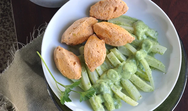 Schwarzwurzeln in Petersilsauce mit Lachs-Nockerln
