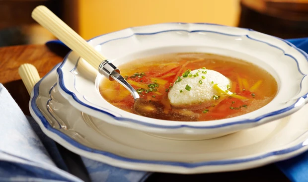 Rindsuppe mit Grießnockerln