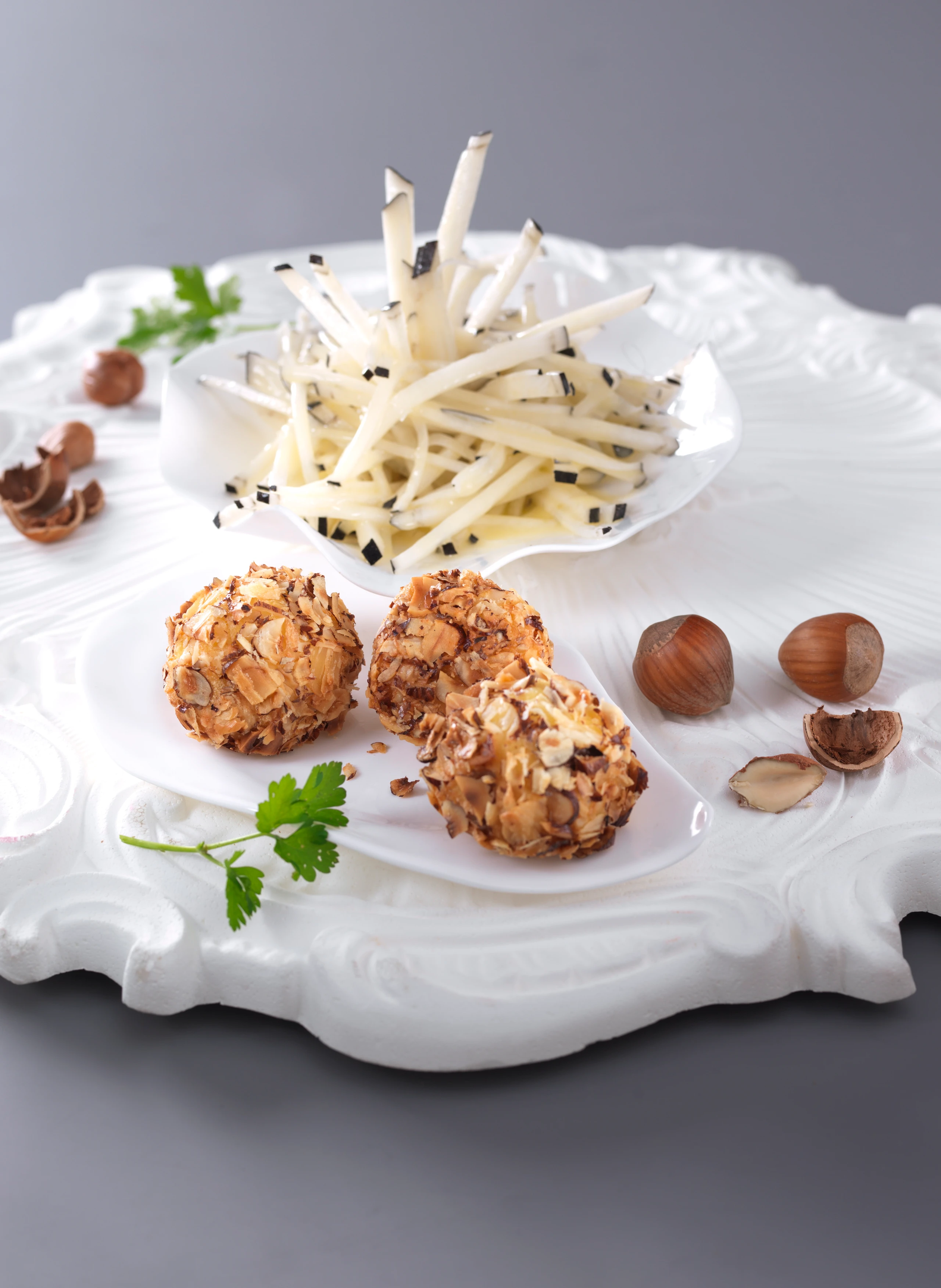 Erdäpfelbällchen mit Rettichsalat