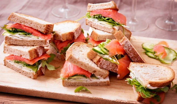 Gurken-Lachs-Sandwiches