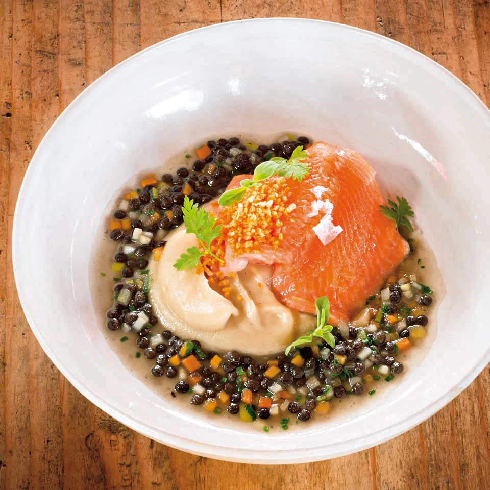 Lachsforelle mit Topinambur und Linsen