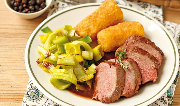 Rehrücken mit Rotweinsauce