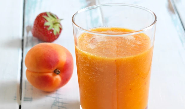 Oranger Früchte-Smoothie