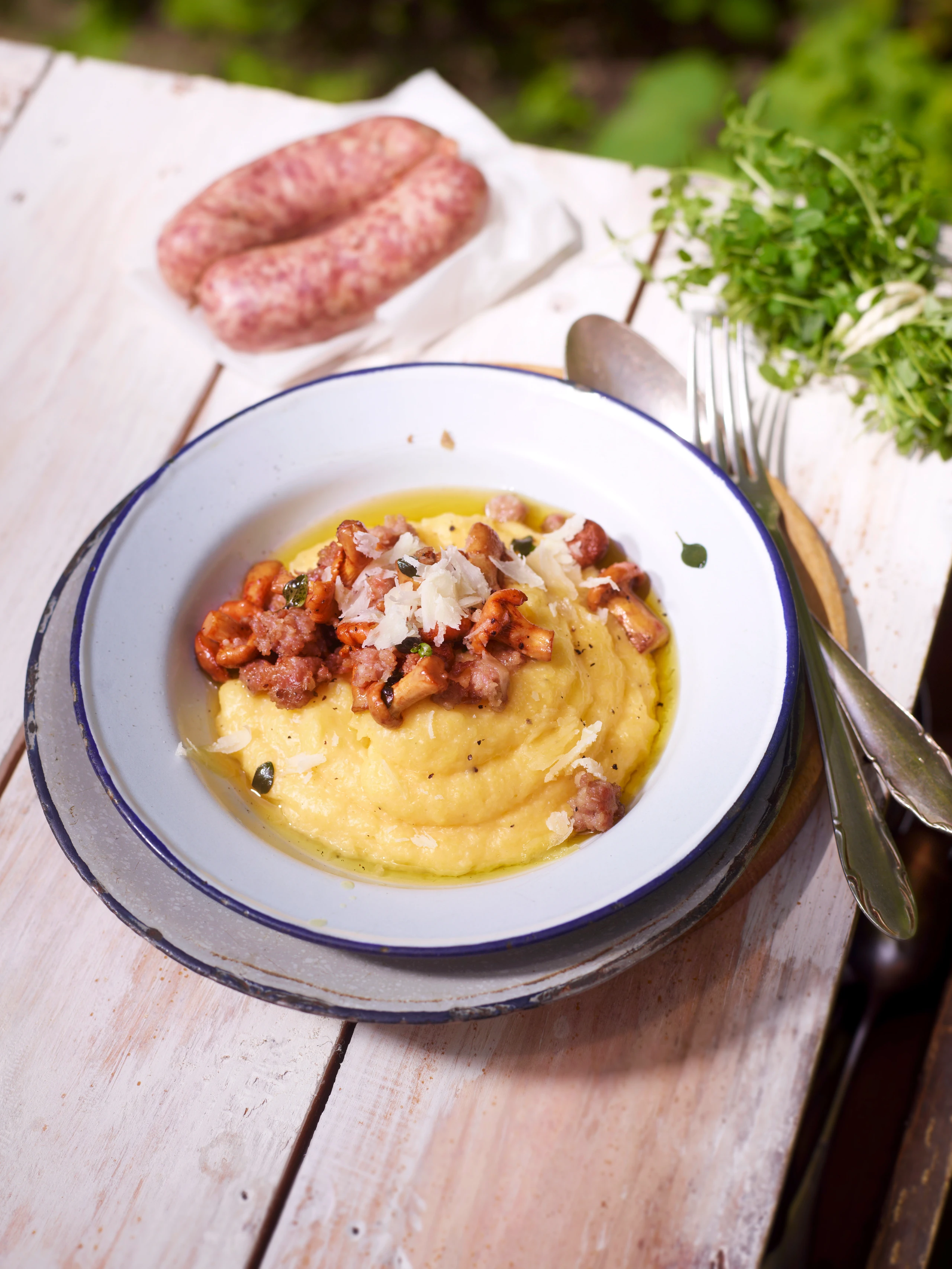 Polenta mit Pilzen und Salsiccia