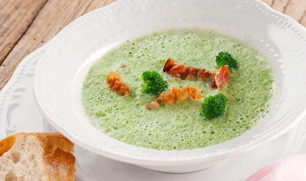 Brokkolisuppe mit Speck