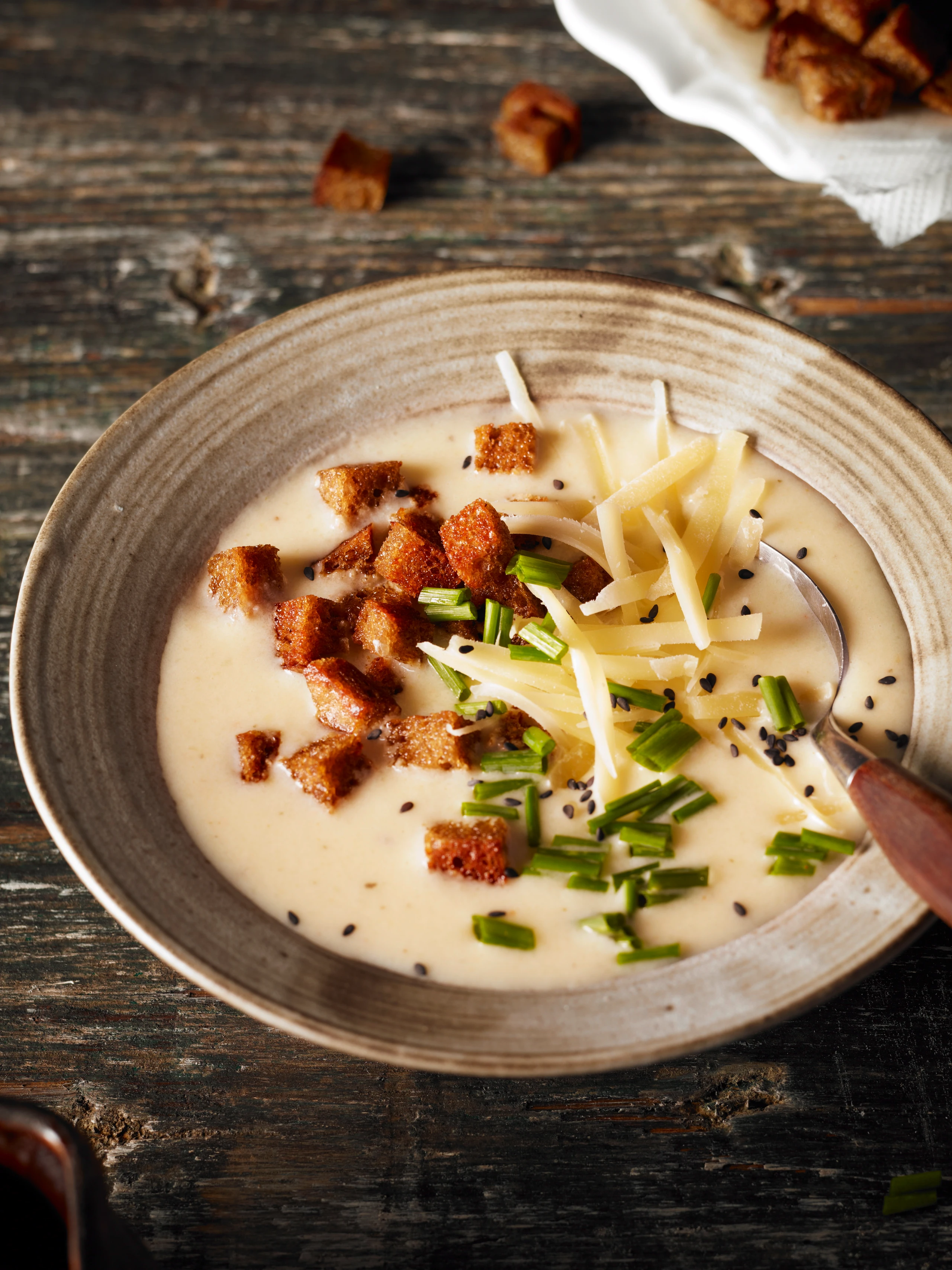 Erdäpfel-Zwiebelsuppe
