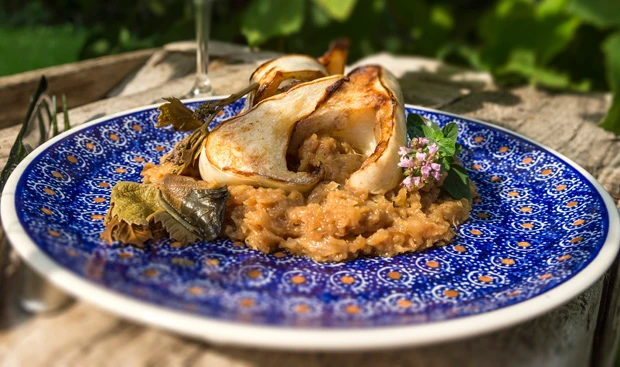 Gegrillter Kürbis auf Zwiebelcreme