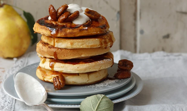 Quitten-Pancakes mit Pecannüssen