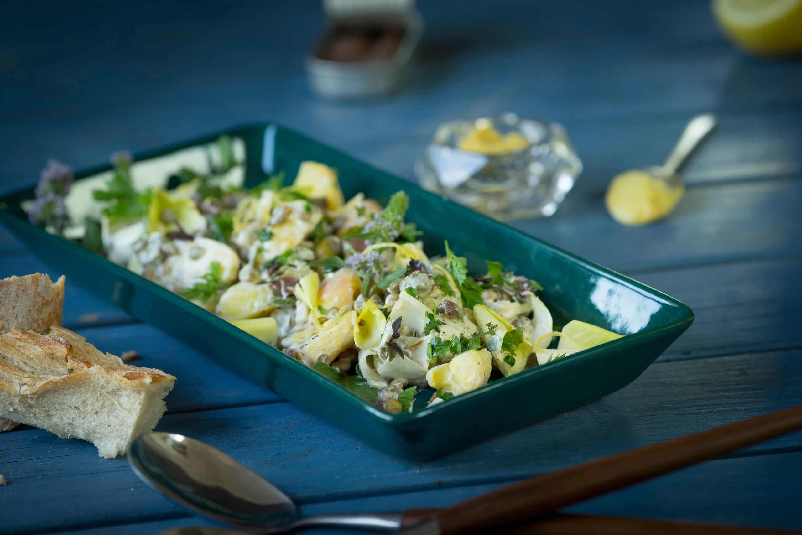 Erdäpfel-Salat mit Chicorée, Kapern und Senfsauce
