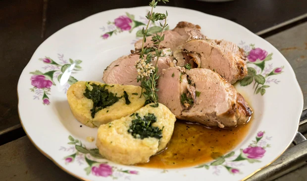 Schweinsfilet mit Erdäpfel-Spinatroulade