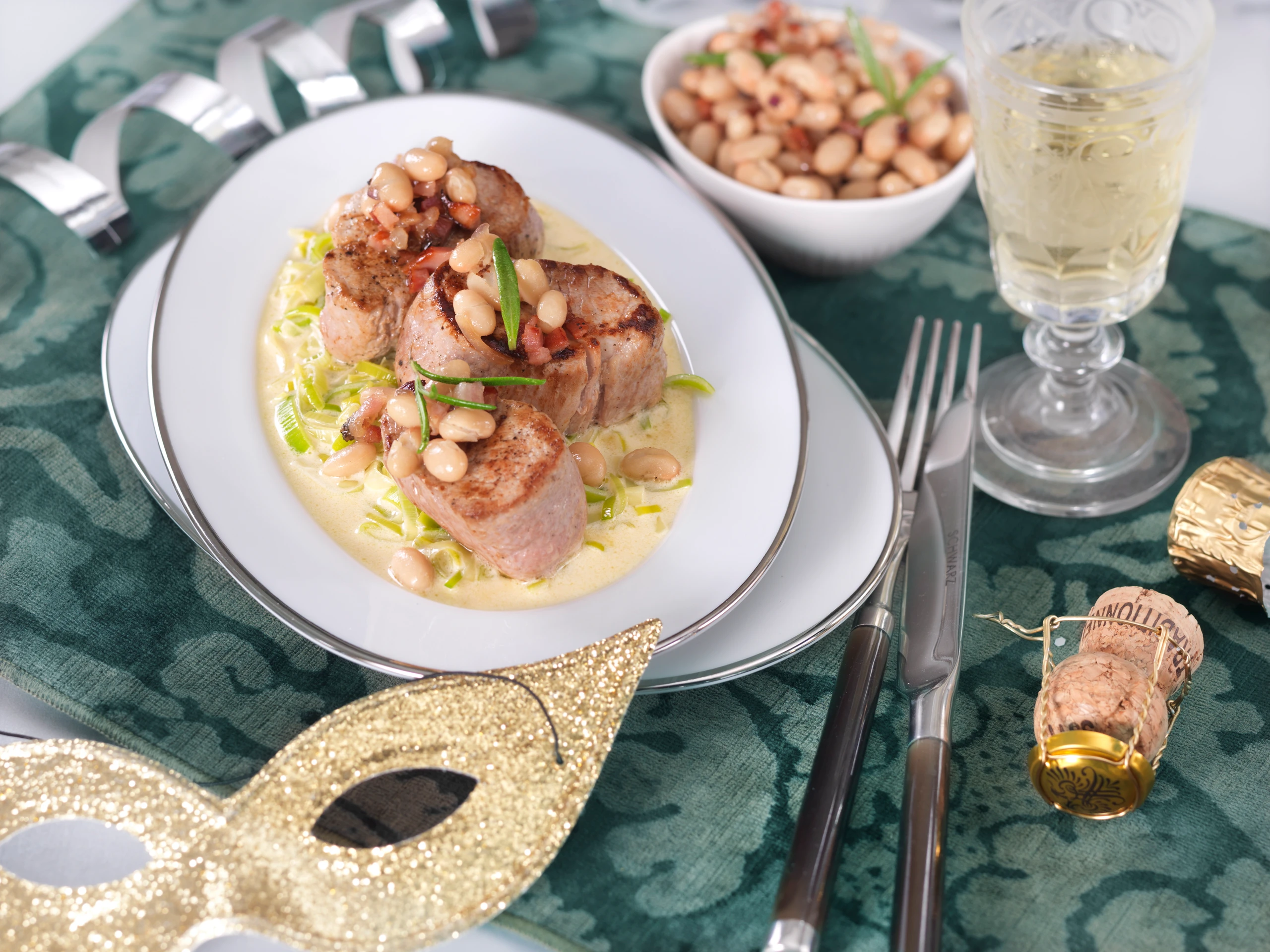 Schweinsmedaillons mit Lauch und Speckbohnen