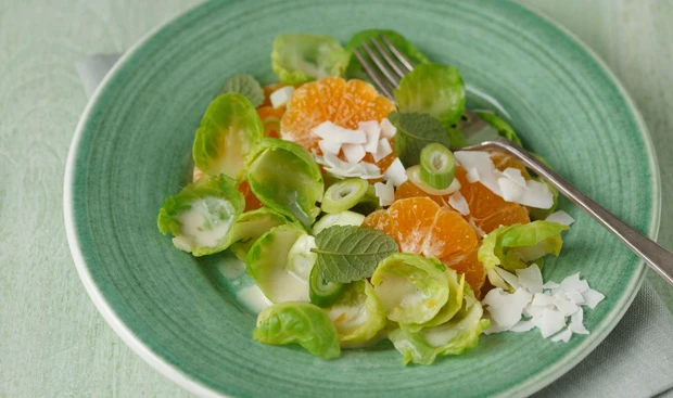 Kohlsprossen-Mandarinen-Salat mit Kokos