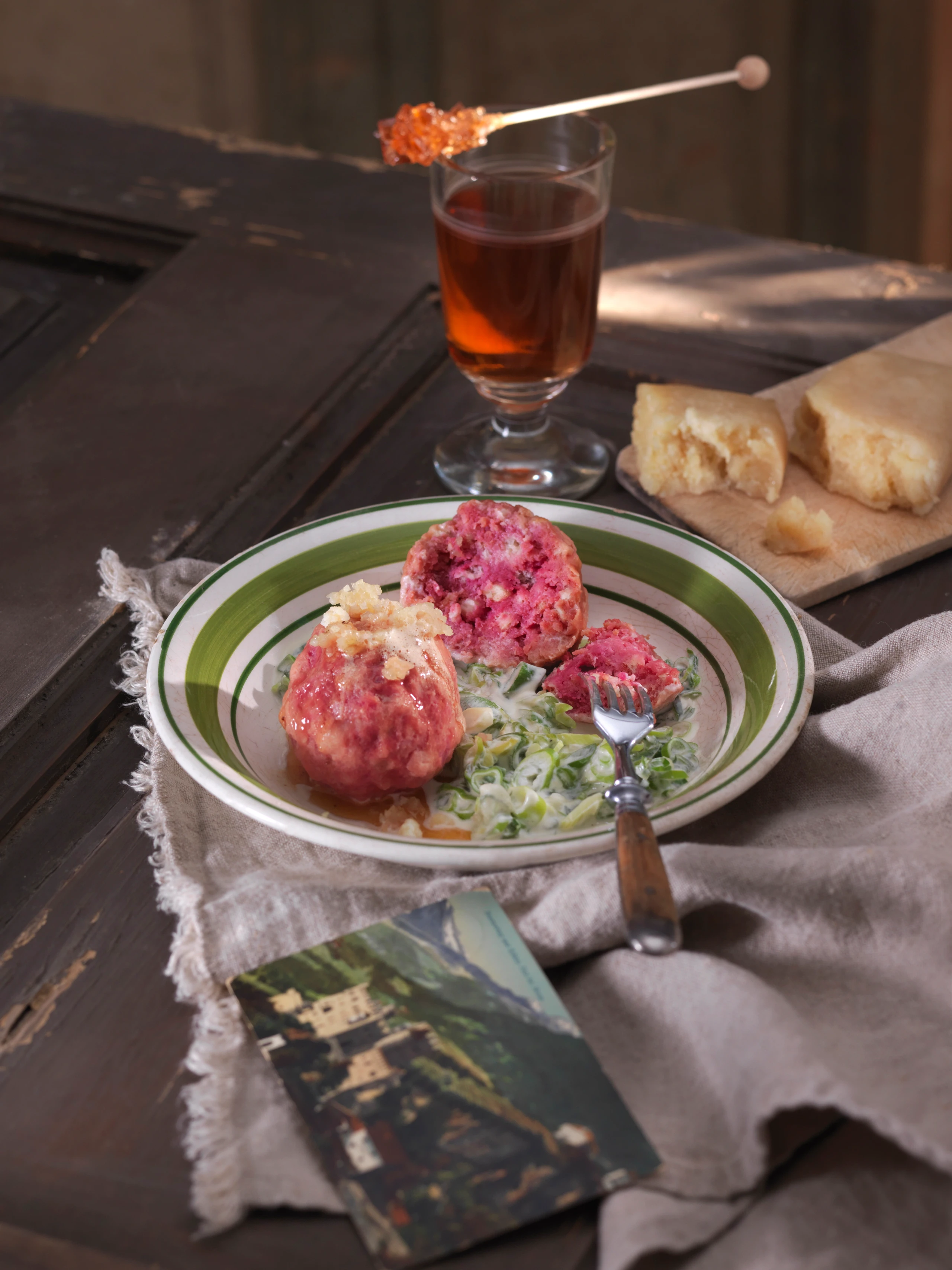 Rote-Rüben-Knödel mit Graukäse