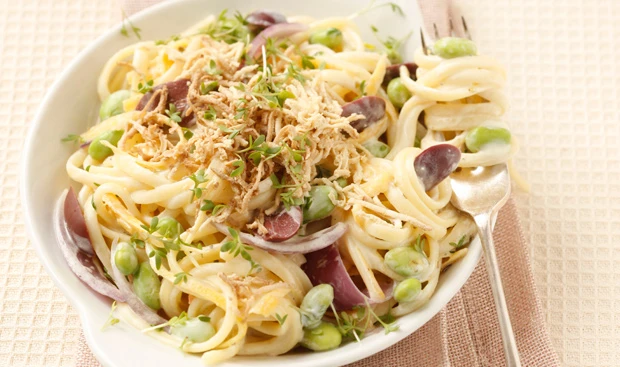 Linguine mit Sojabohnen und Tofu