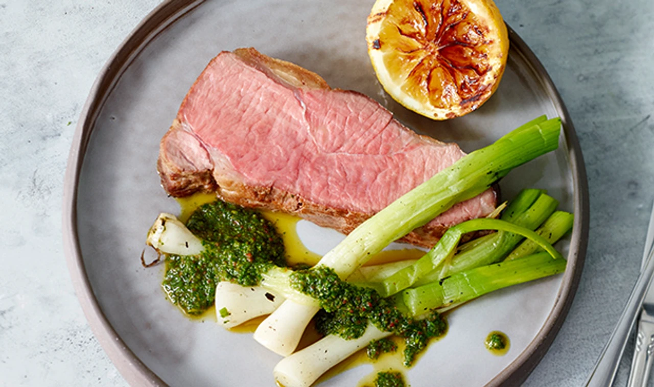 Beiried Rind Beiried mit Senf-Kräuterkruste • Rezept
