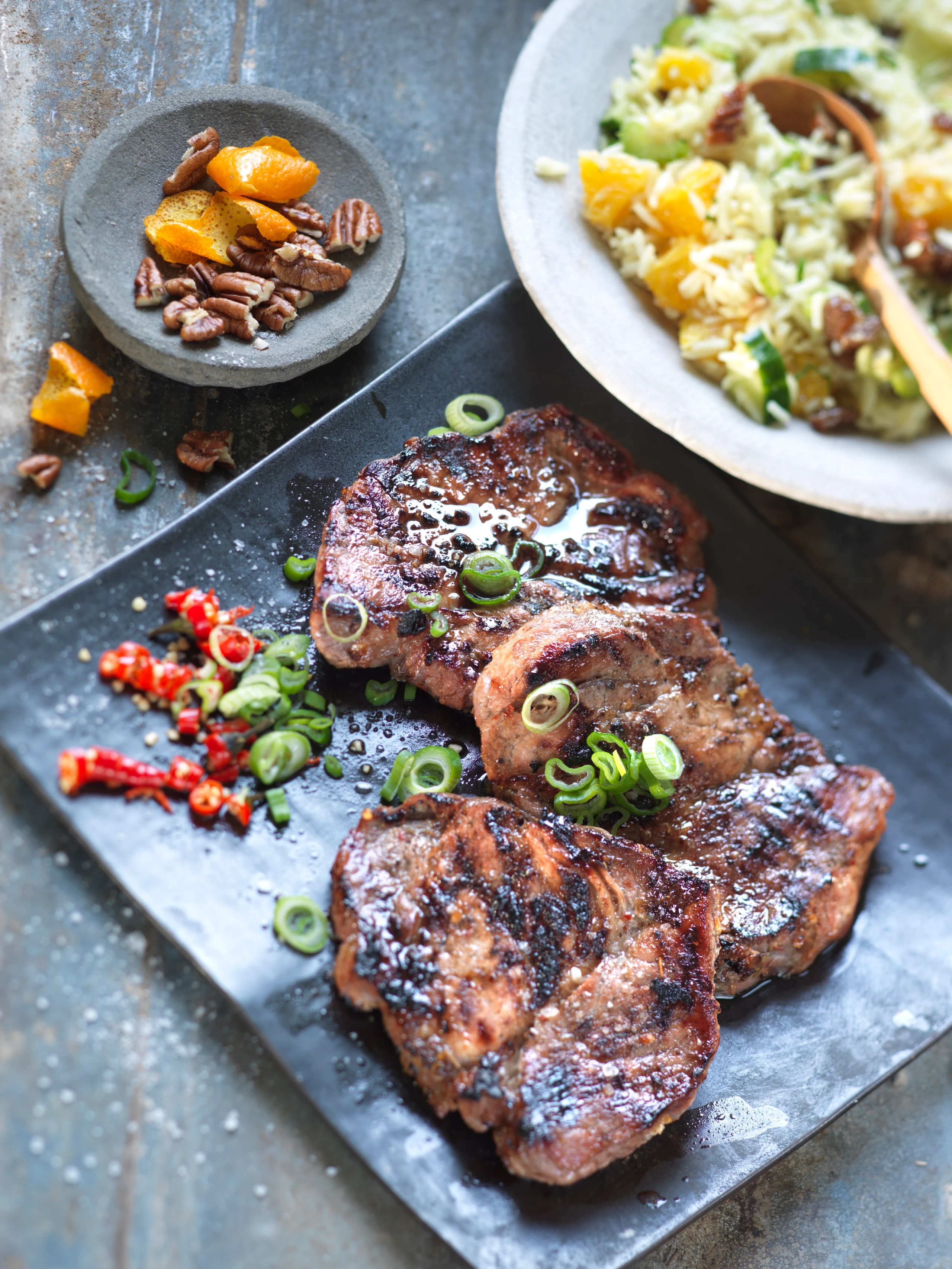Karibisches Schweinssteak mit Curry-Reissalat