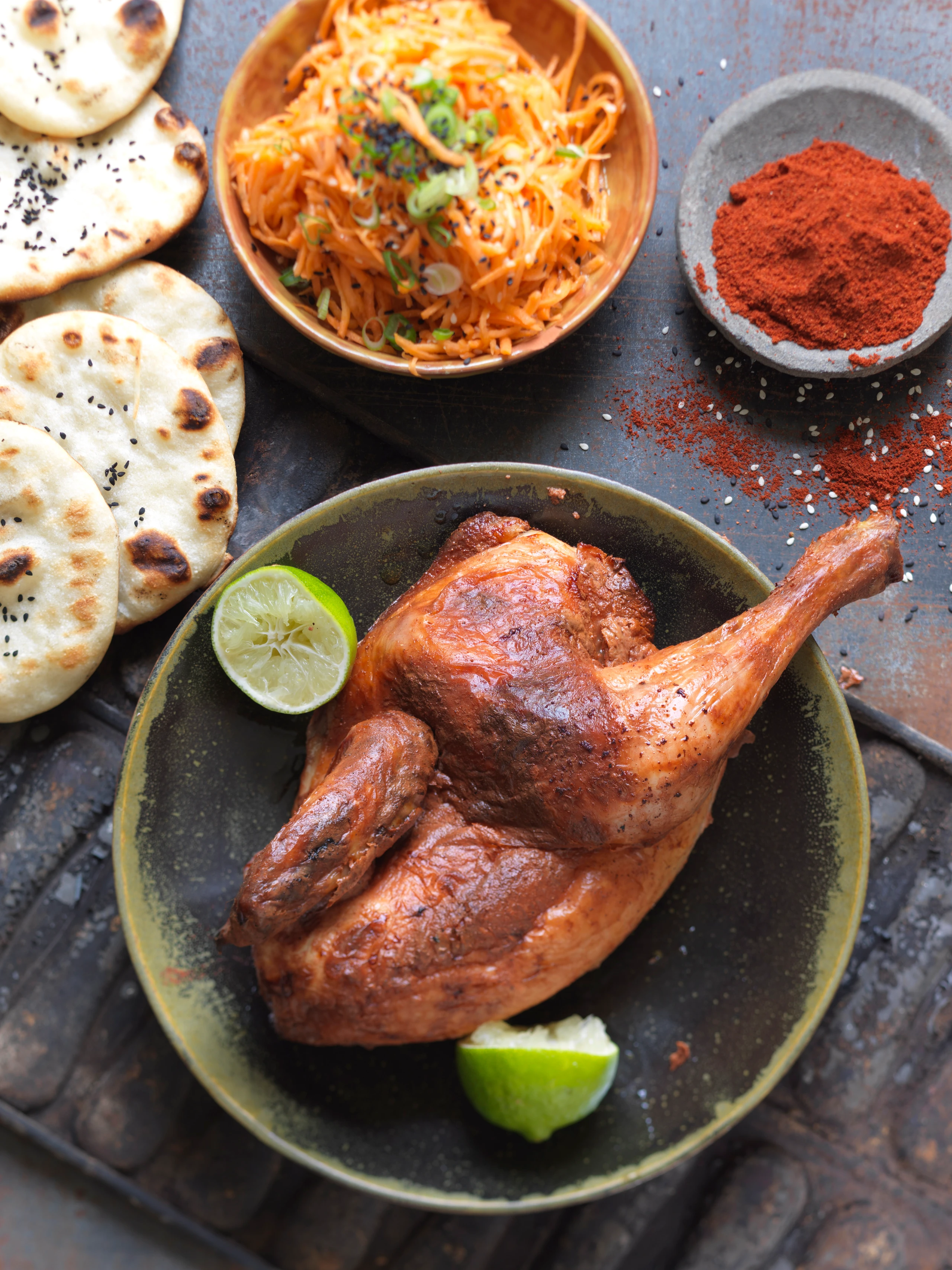 Gegrilltes Tandoori-Huhn mit Karotten-Sesam-Salat