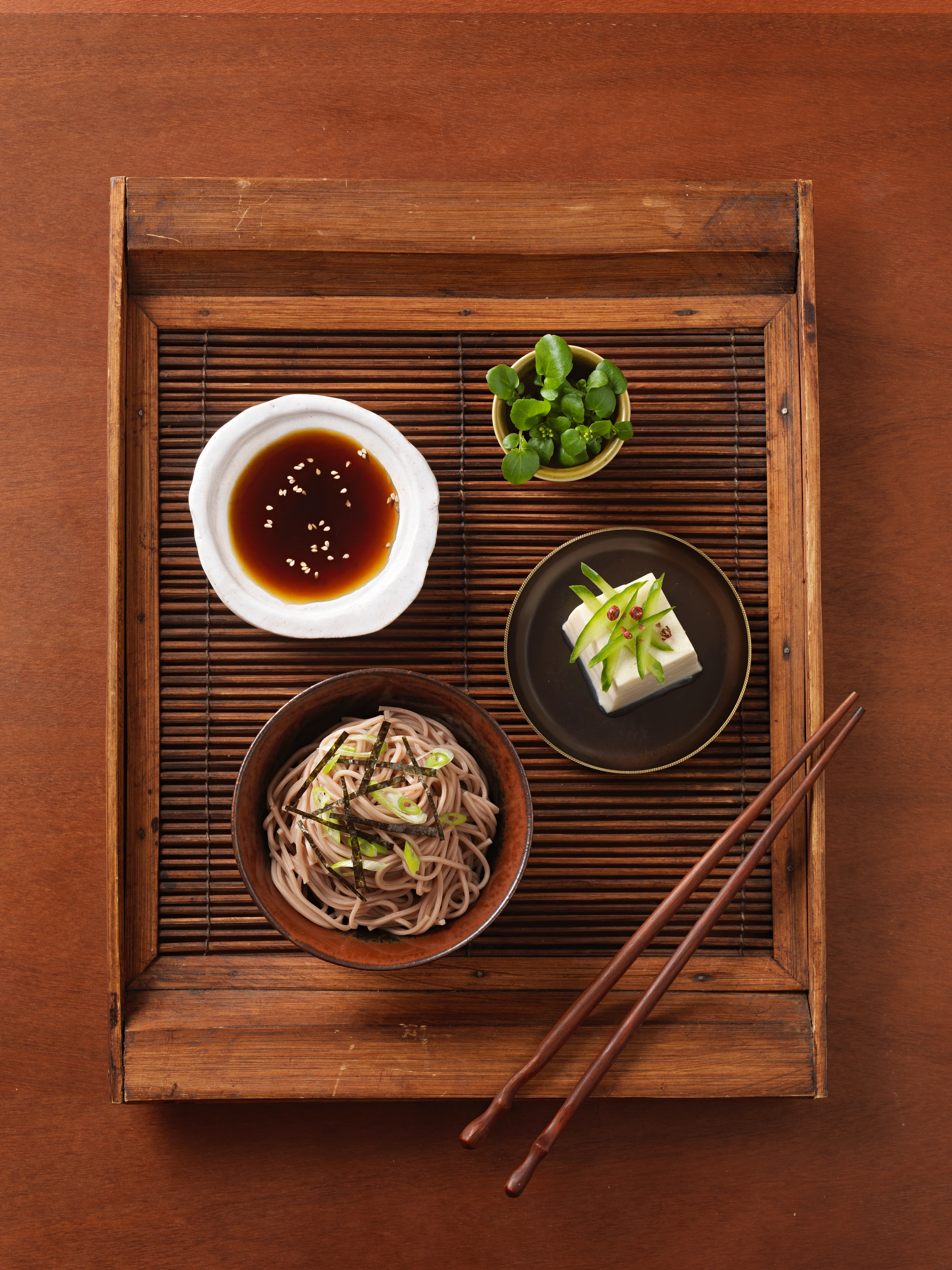 Kalte Soba-Nudeln mit Sesam-Dip