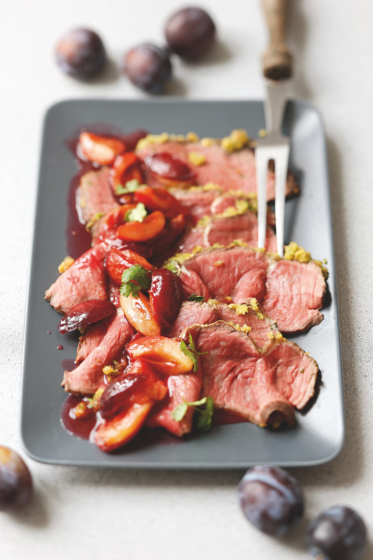 Beiried Rind Beiried mit Senf-Kräuterkruste • Rezept