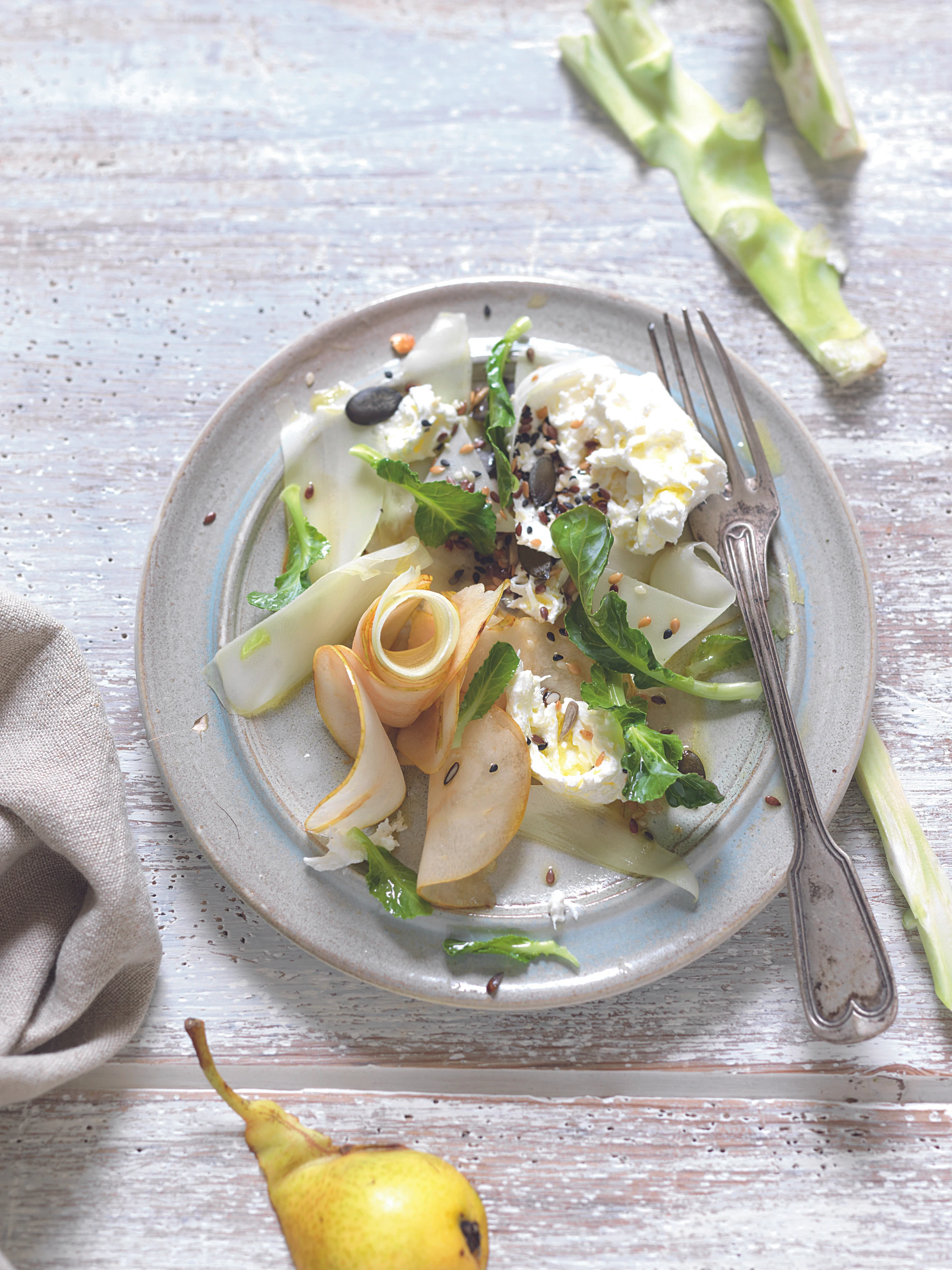 Brokkolistamm-Salat mit Burrata