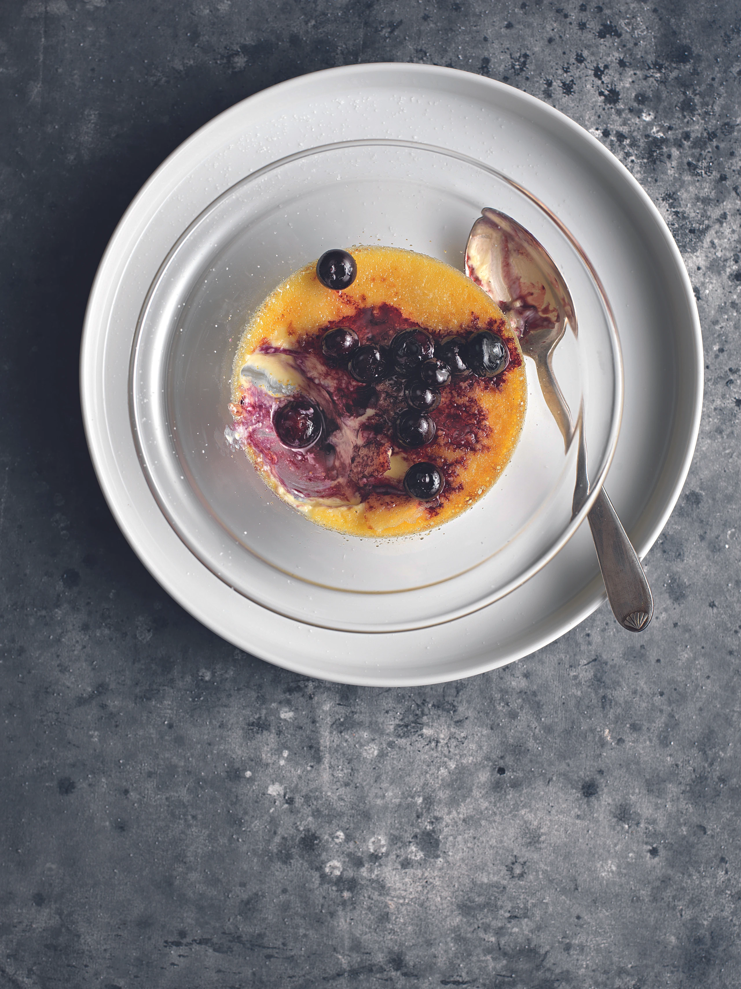 Crème brûlée mit Beeren