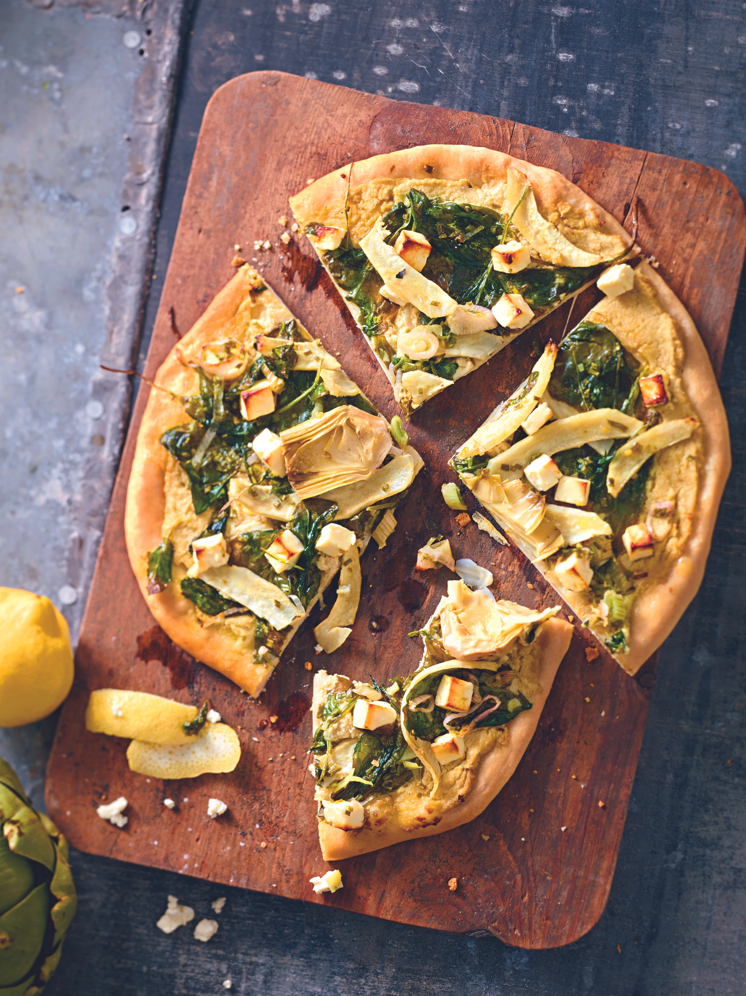 Artischocken-Spinat-Pizza