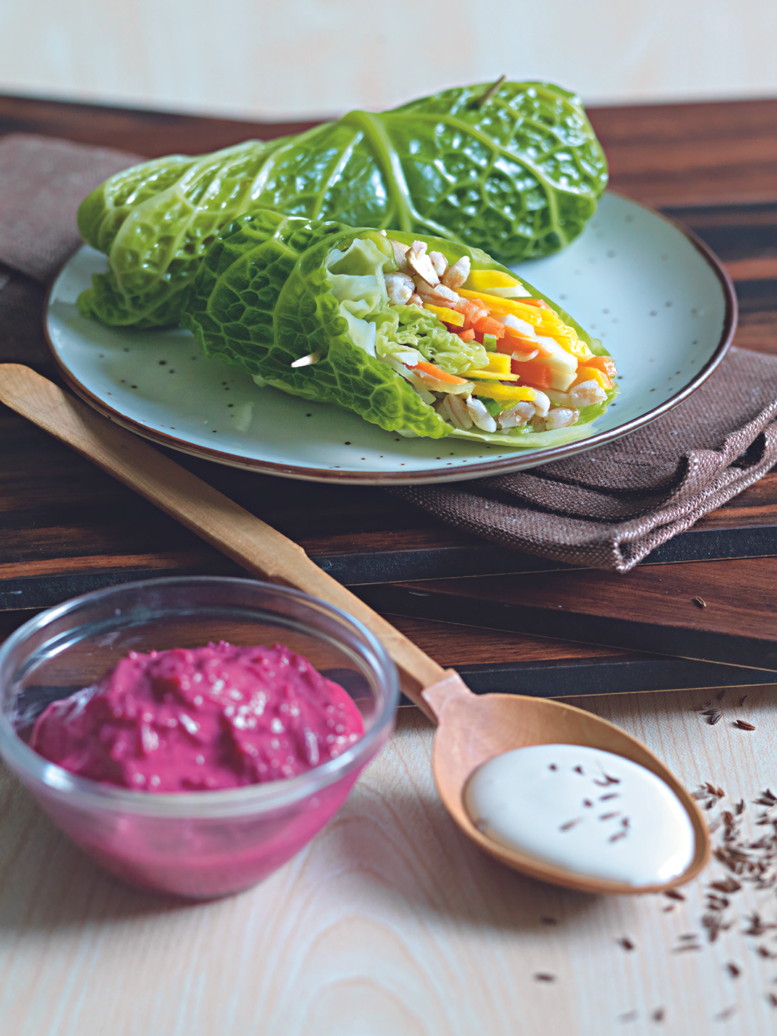 Gemüse-Wraps mit Tofu und Rote-Rüben-Dip