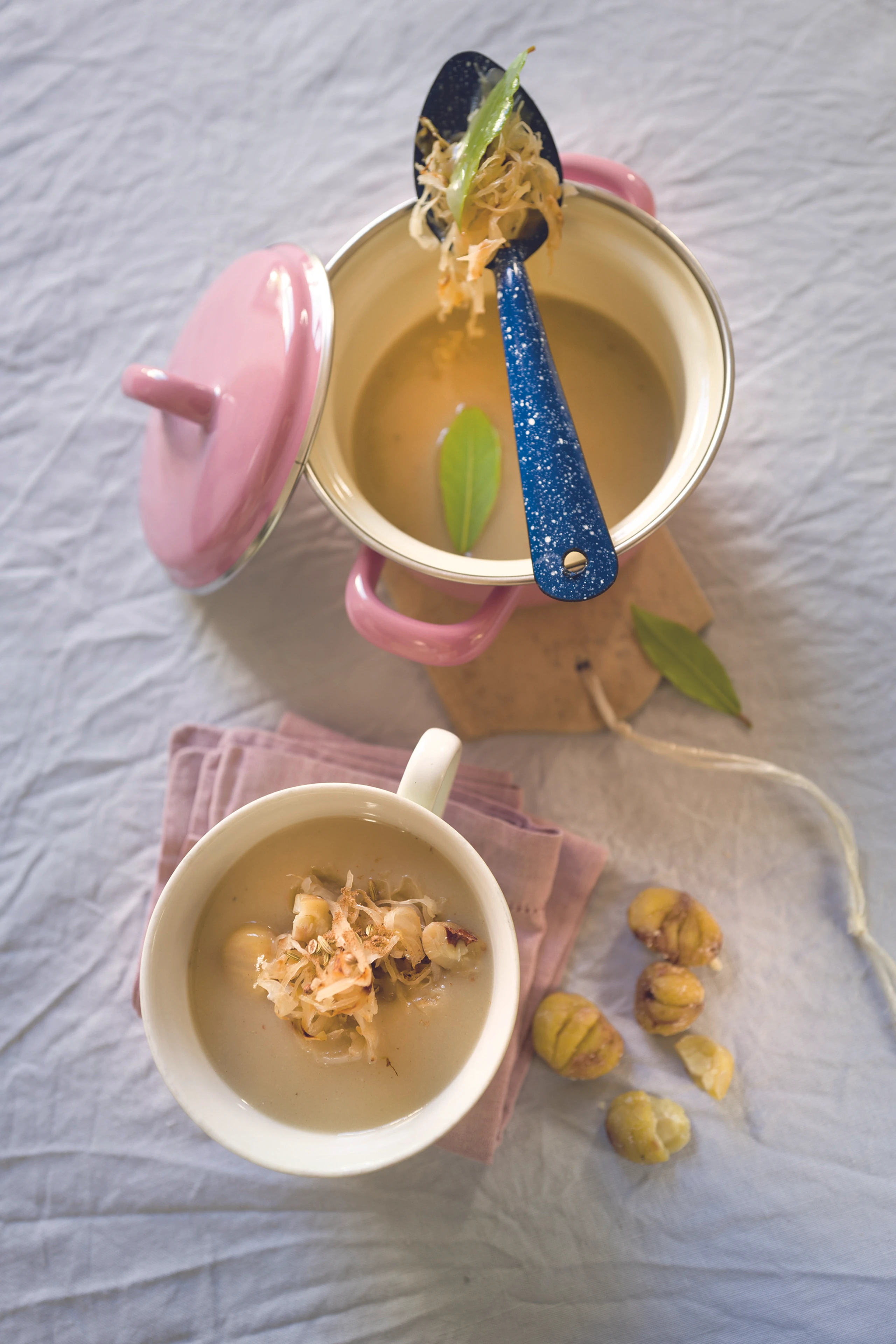 Erdäpfel-Maroni-Suppe mit Sauerkraut