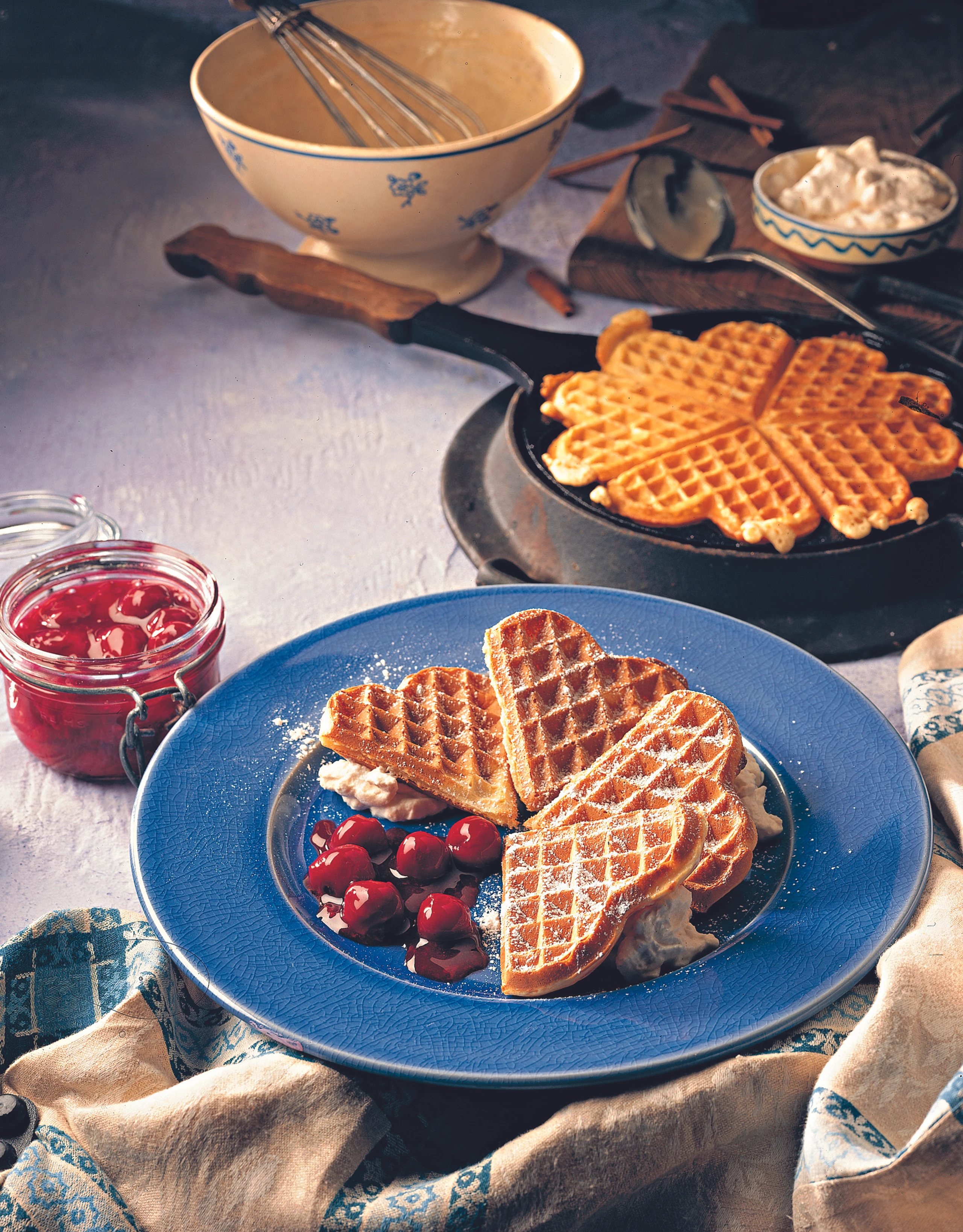 Waffeln mit Weichselsauce