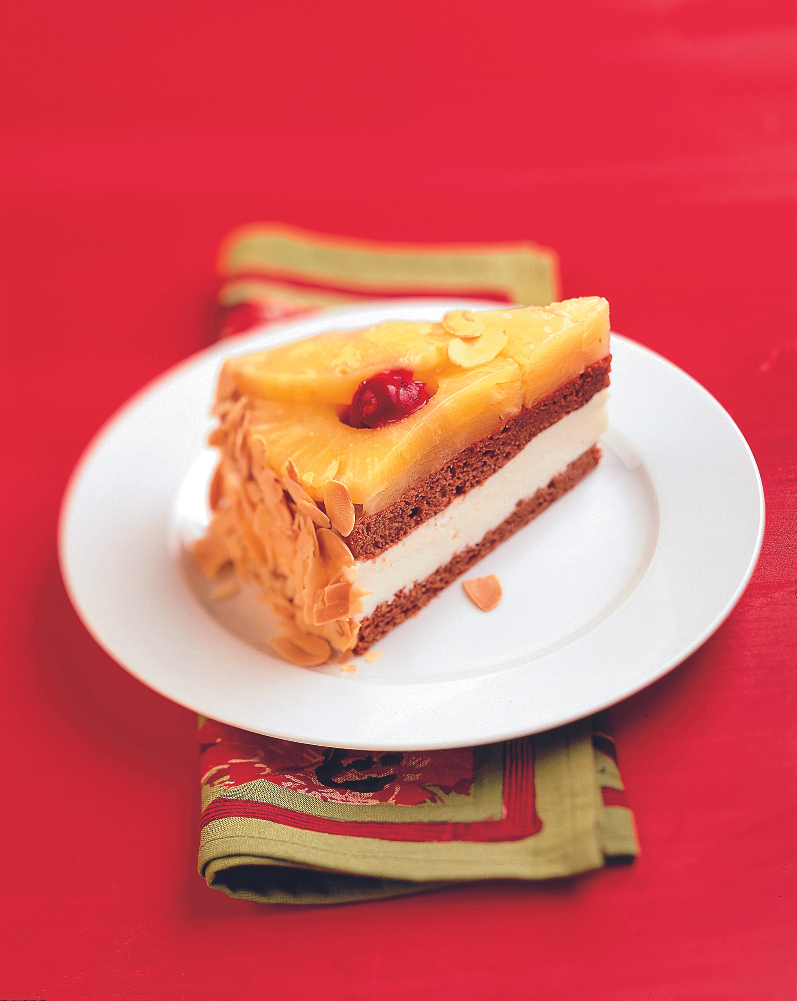 Biskuit-Topfentorte mit Früchten