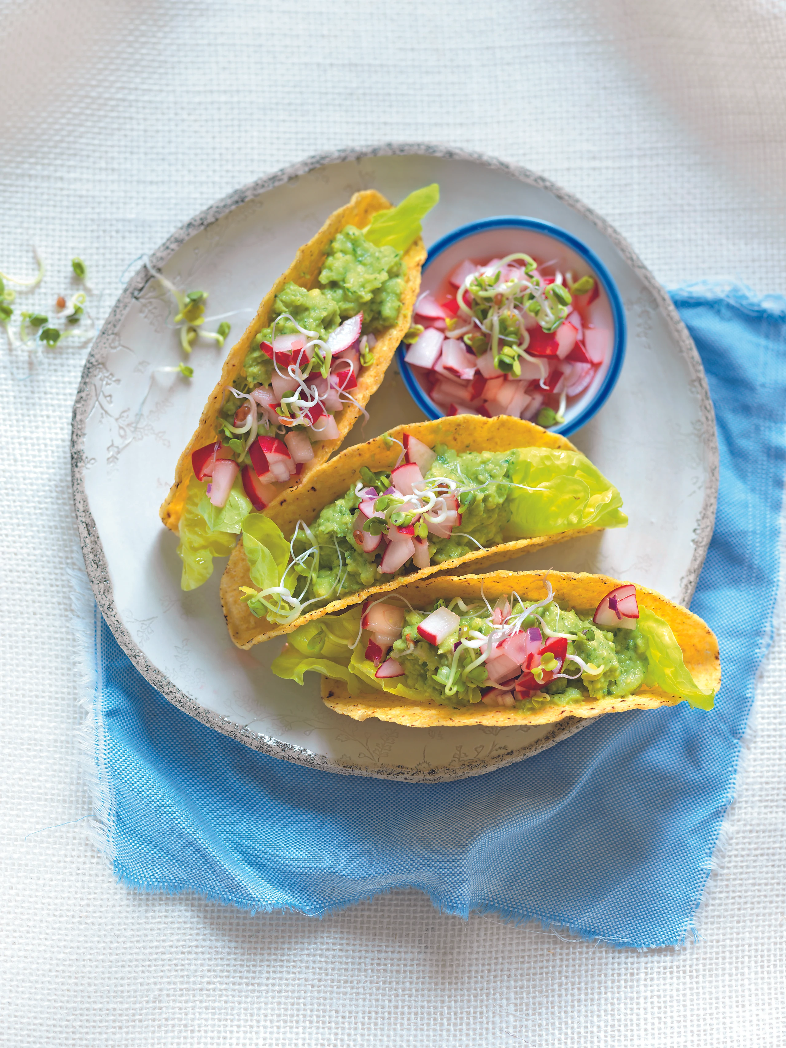 Avocado-Erdäpfel-Tacos mit Radieschen-Salsa