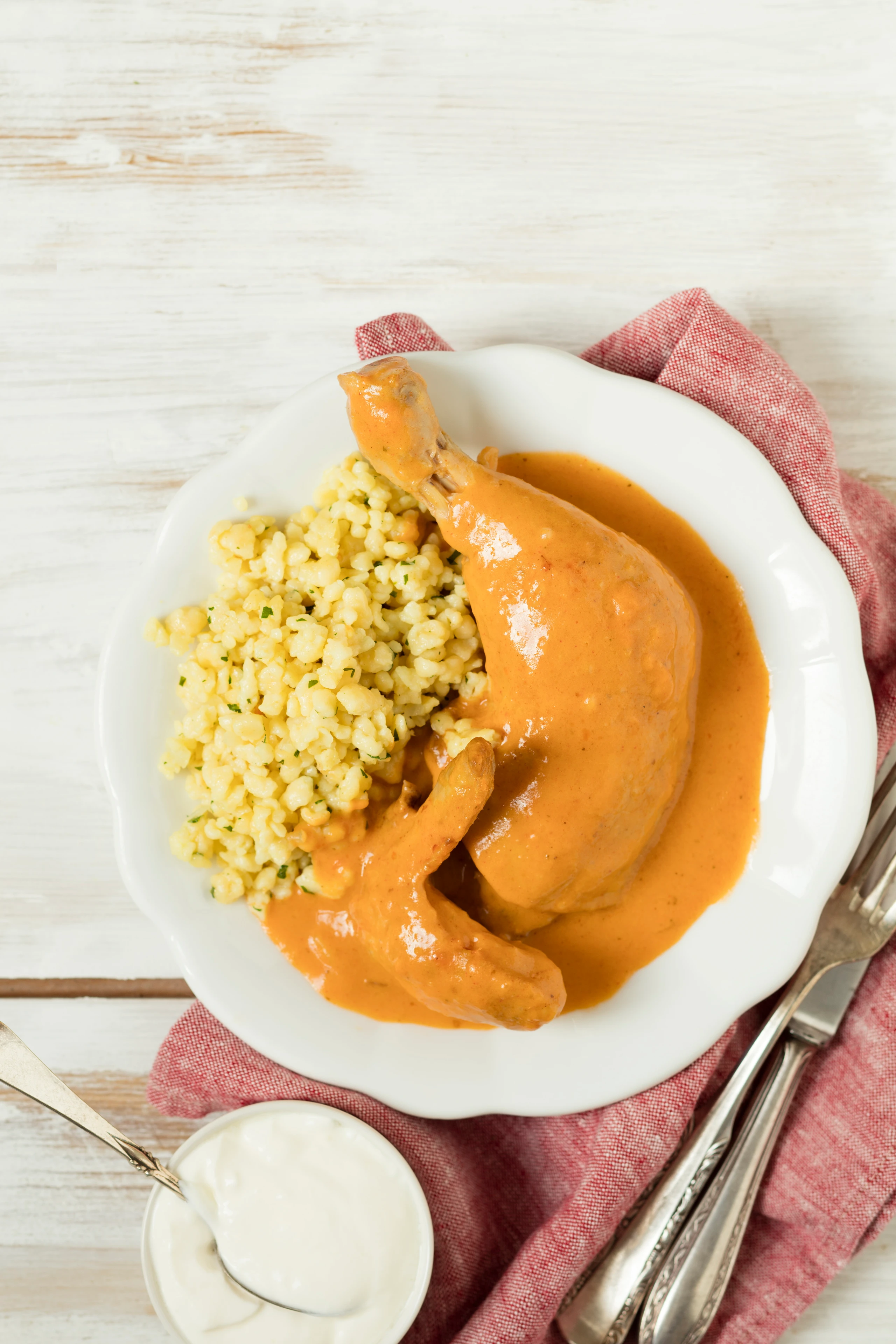 Paprikahendl mit Tarhonya