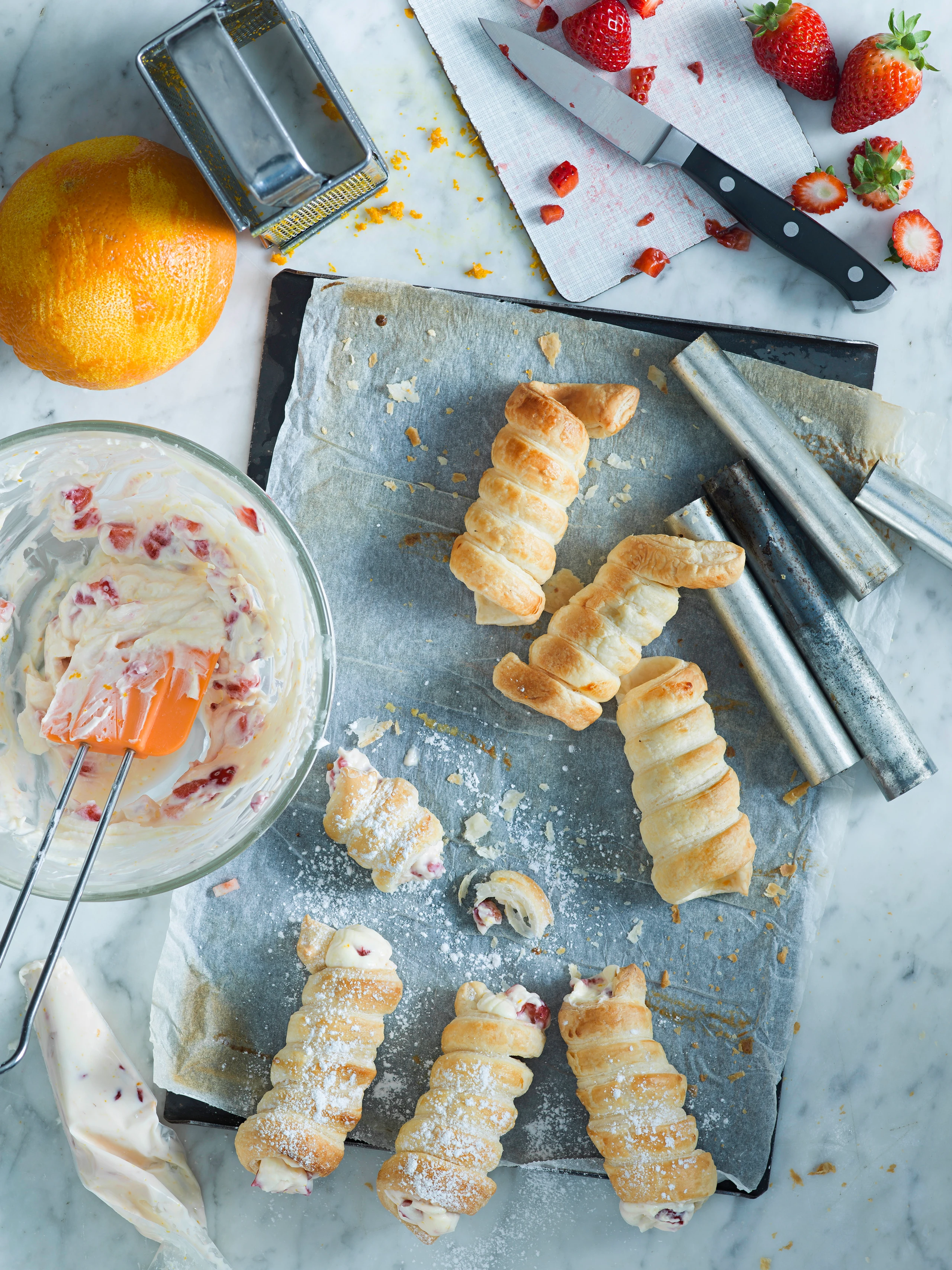 Blätterteigröllchen mit Erdbeercreme