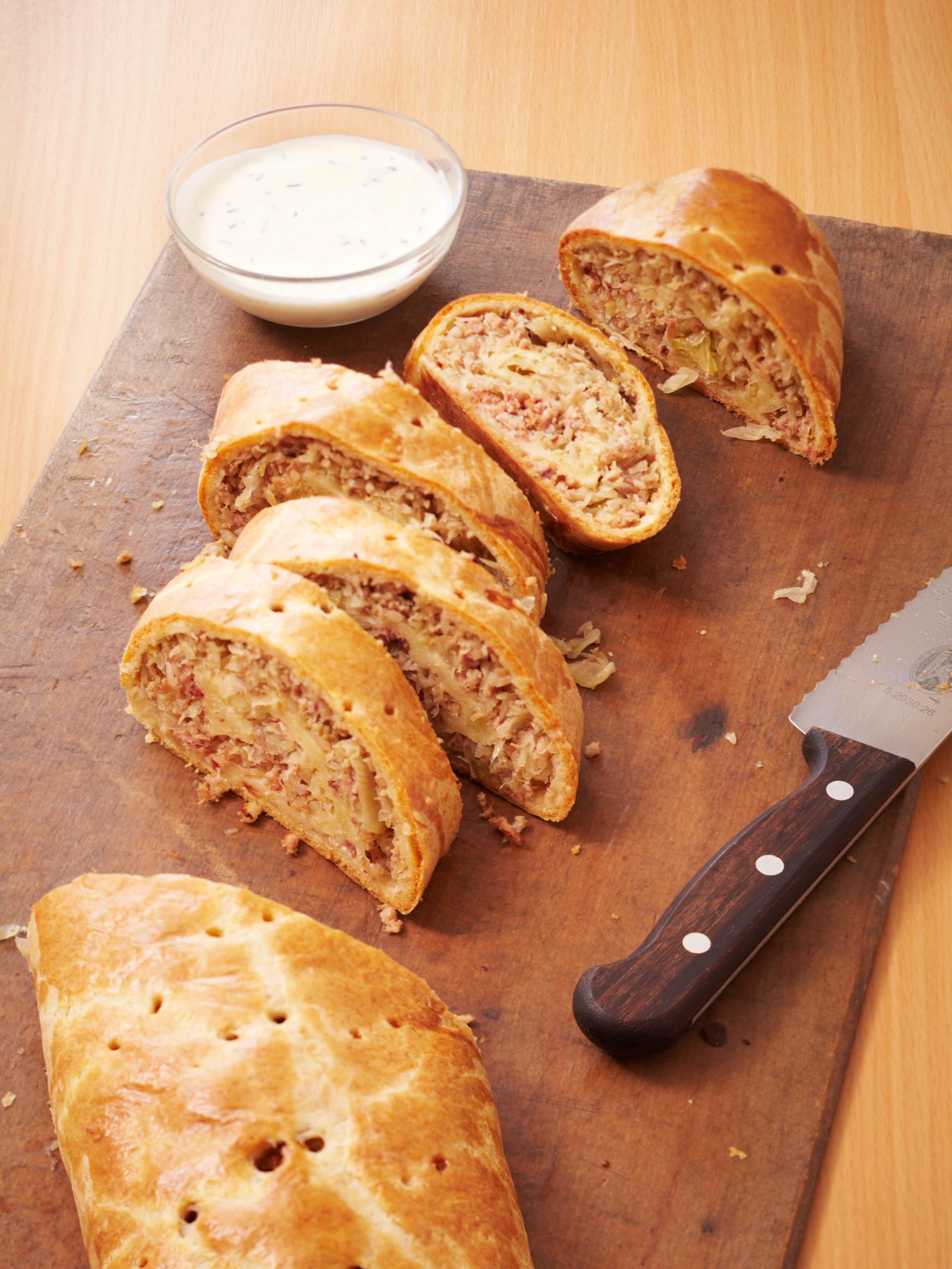 Sauerkrautstrudel mit Speck