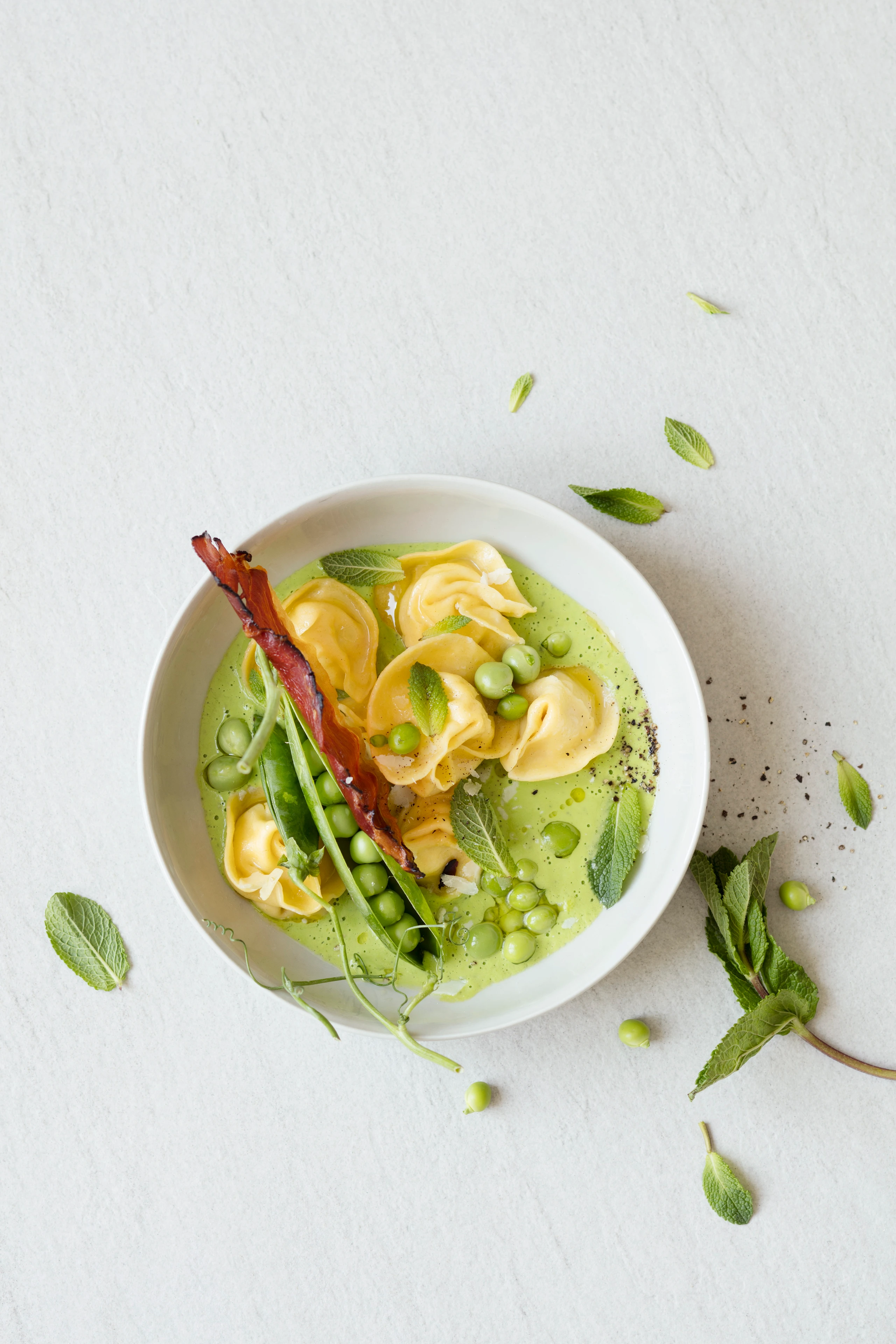 Ricotta-Ravioli mit Erbsen-Minzecreme