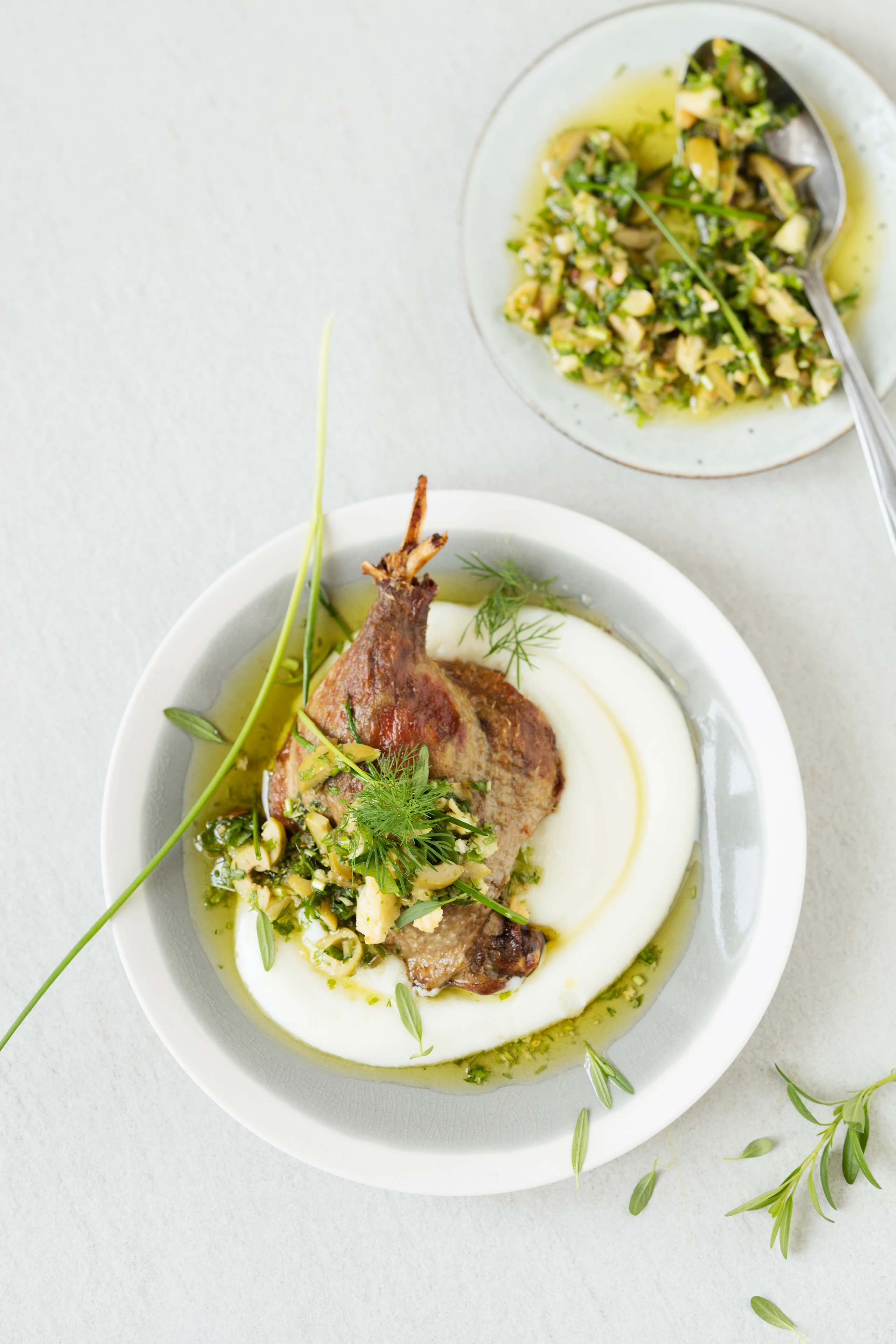 Entenkeule mit Oliven-Kräuter-Pistou