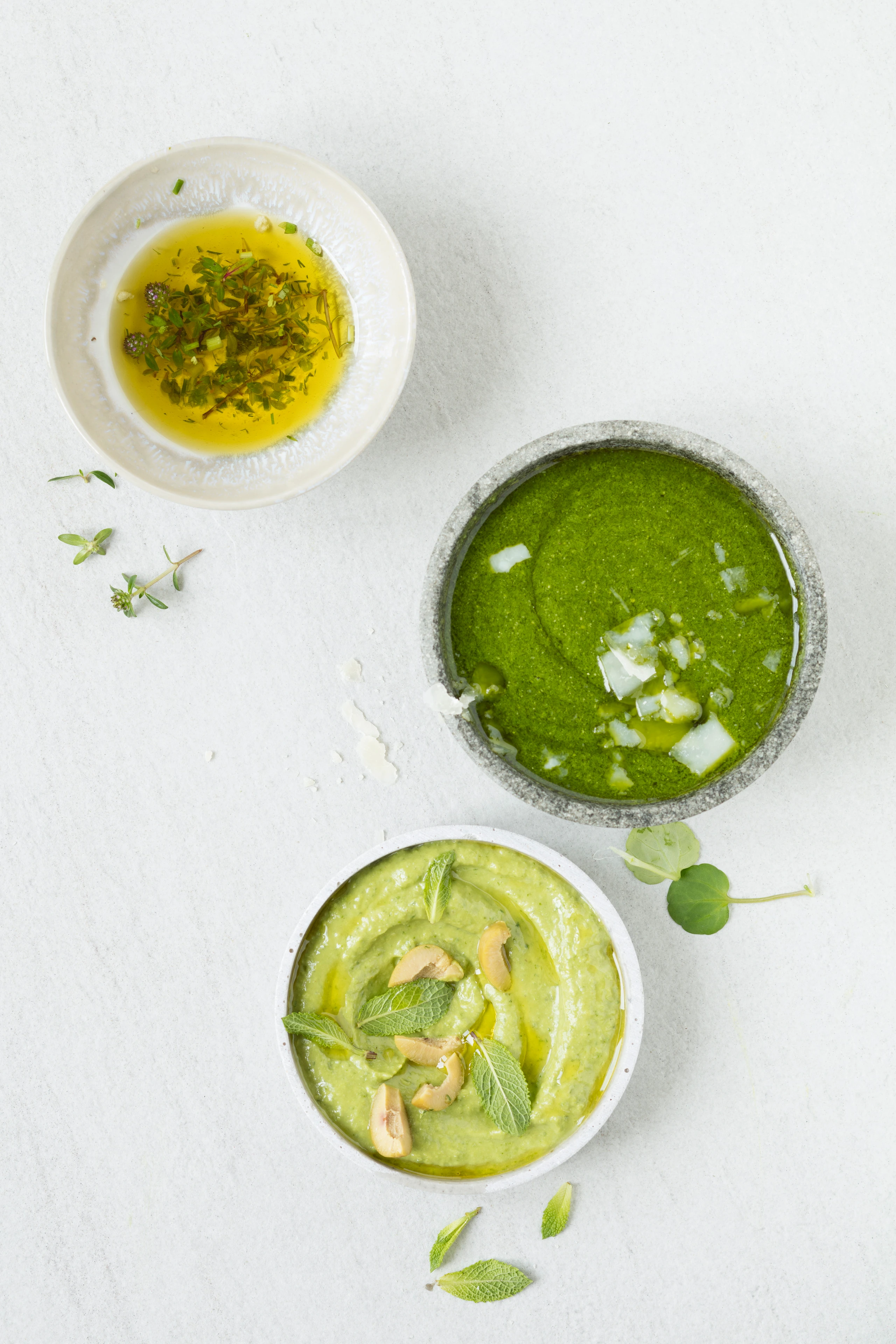 Kräuterpesto mit Haselnüssen