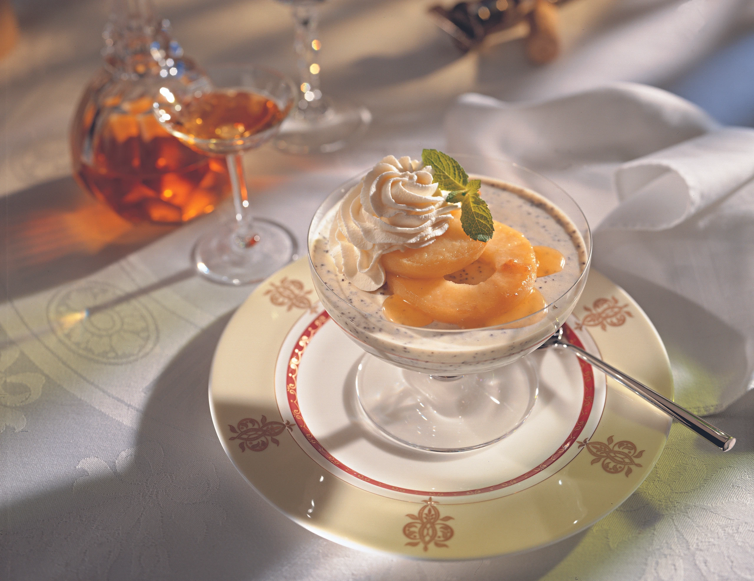 Mohnmousse mit gebratenen Apfelringen