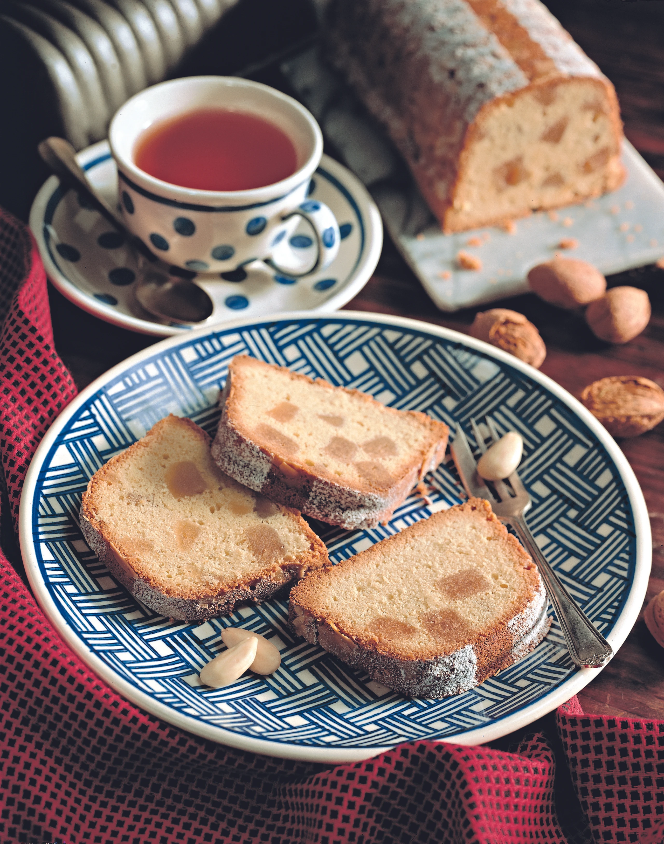 Mandelkuchen mit Marzipan