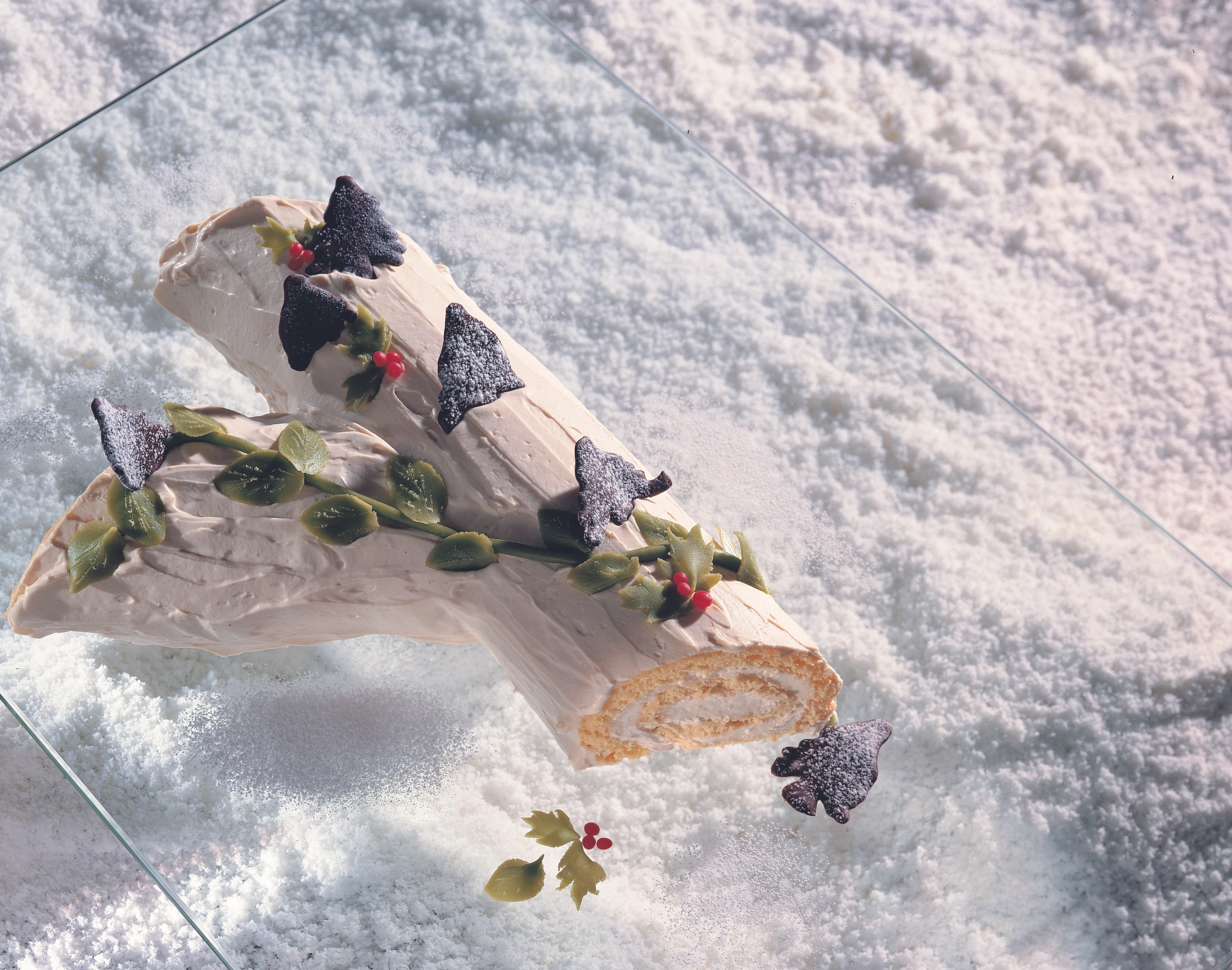 Weiße Bûche Noël mit Mokka: Französischer Weihnachtskuchen