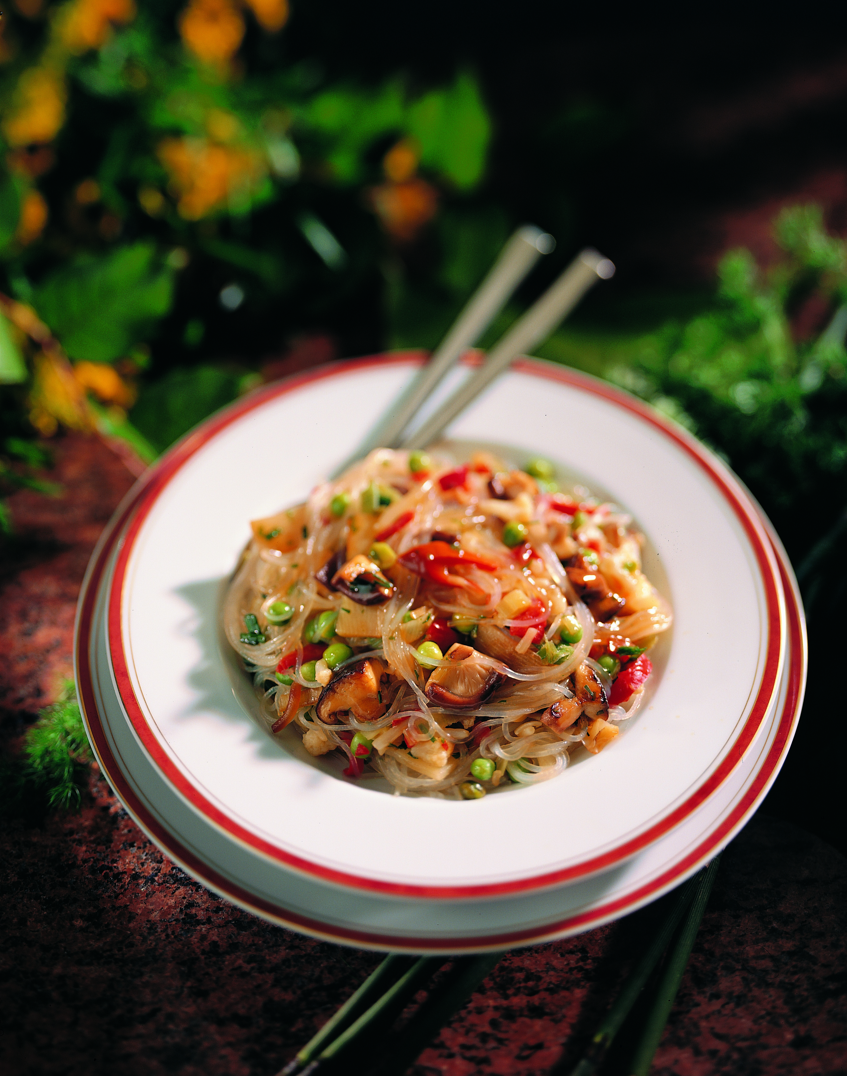 Glasnudelpfanne mit Rstgemse und Shiitake-Pilzen