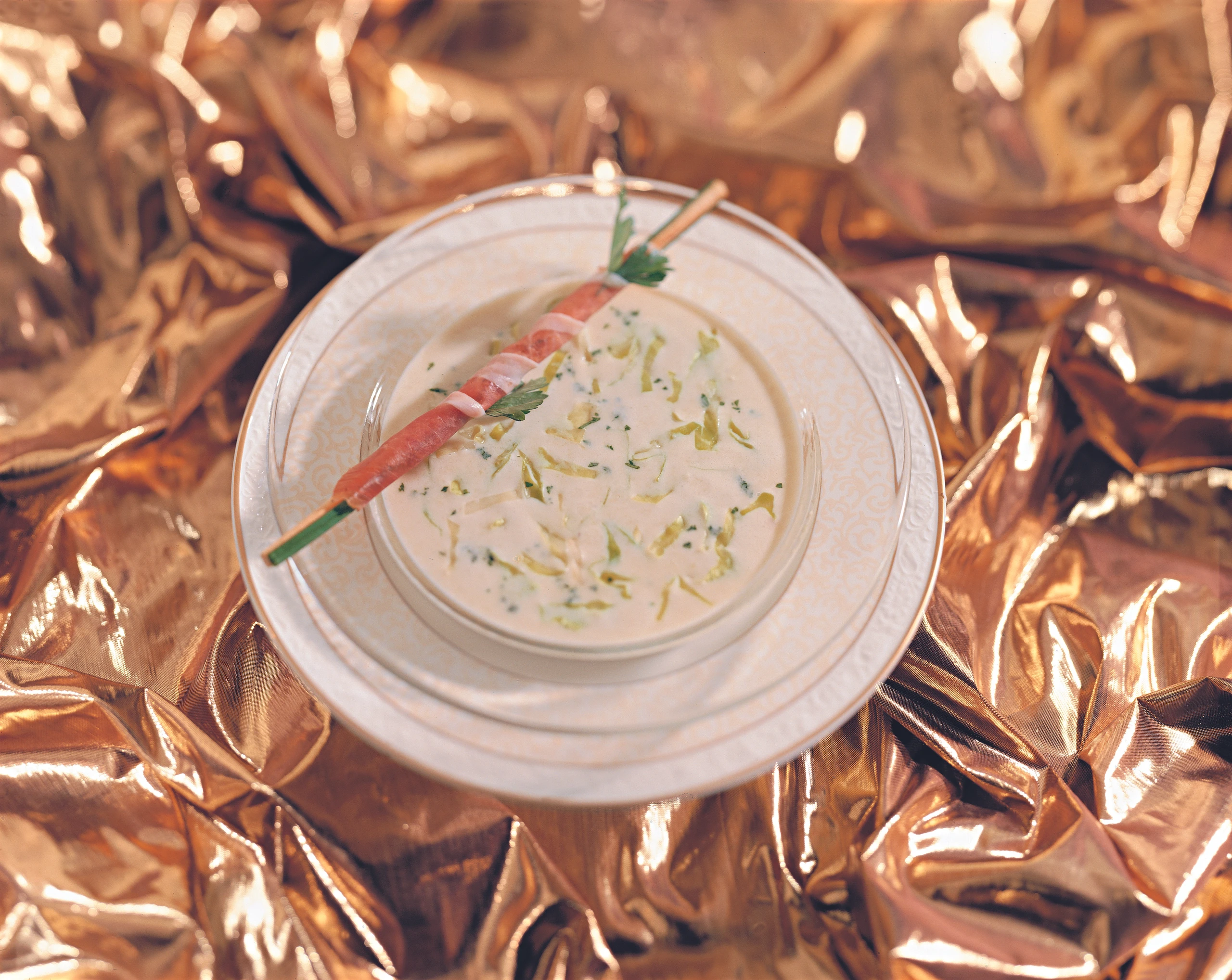Krautrahmsuppe mit Schinken-Grissini