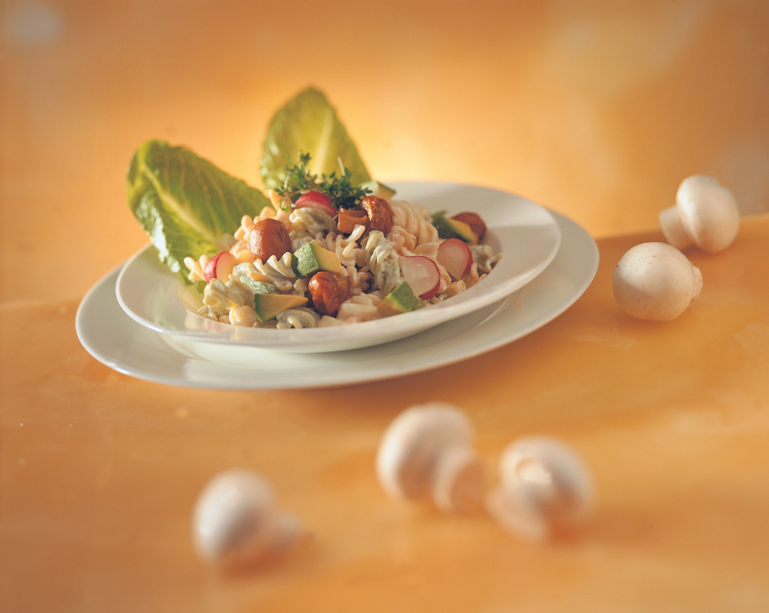 Bunter Nudelsalat mit Rahmdressing