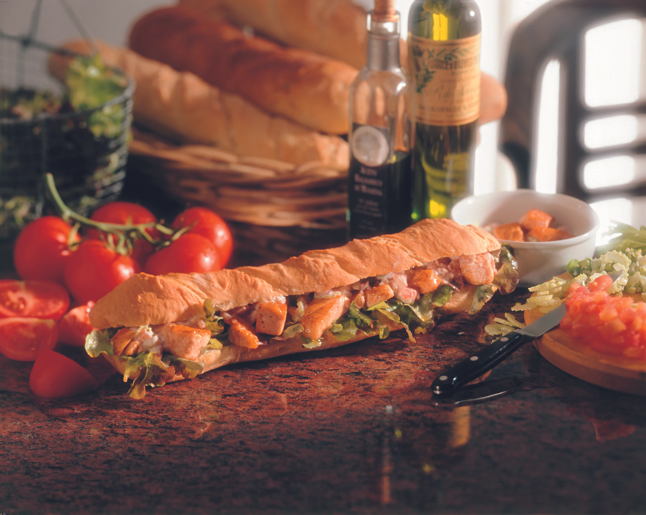 Baguette mit Lachs und Gemüsesauce