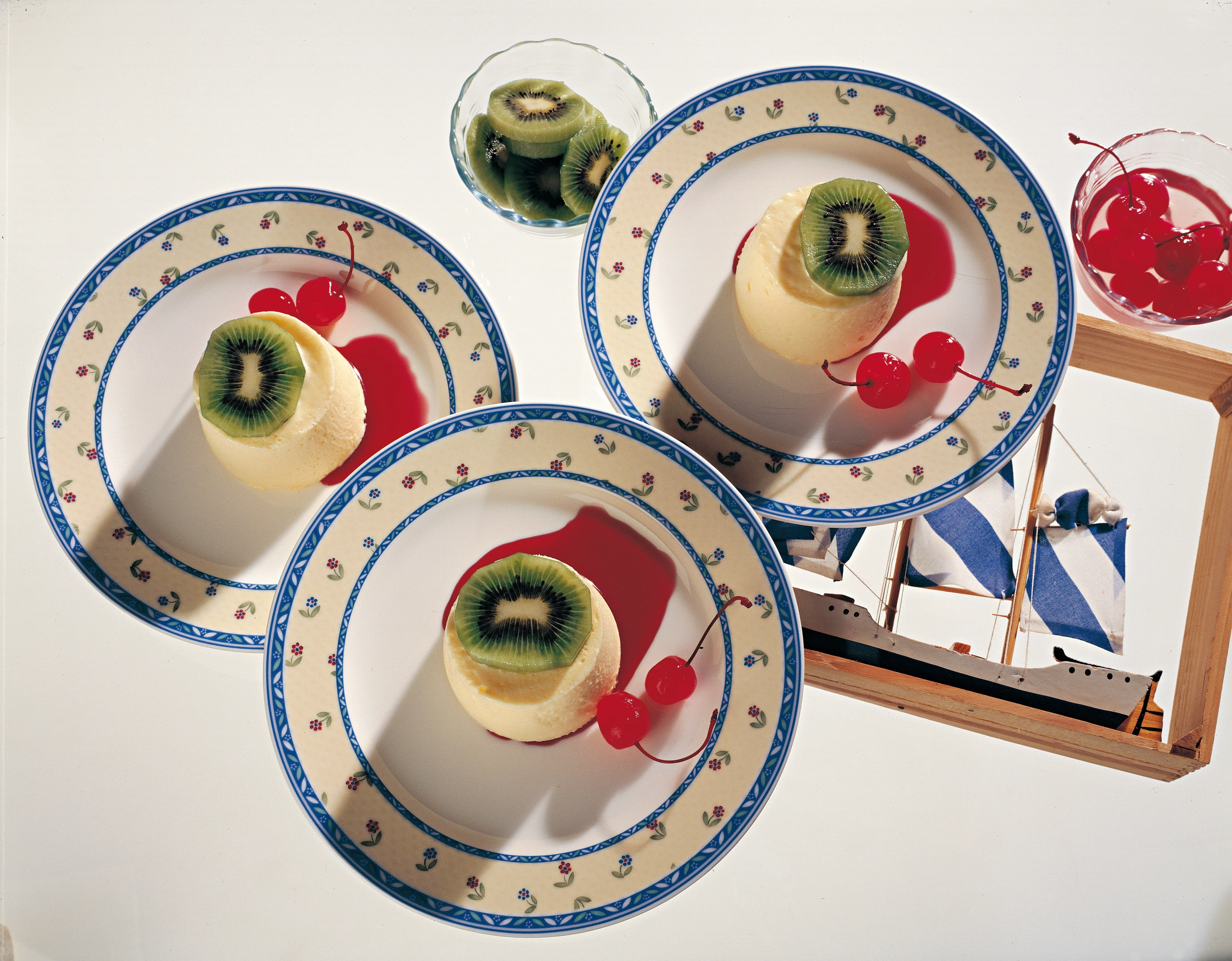 Pudding-Törtchen mit Kiwi