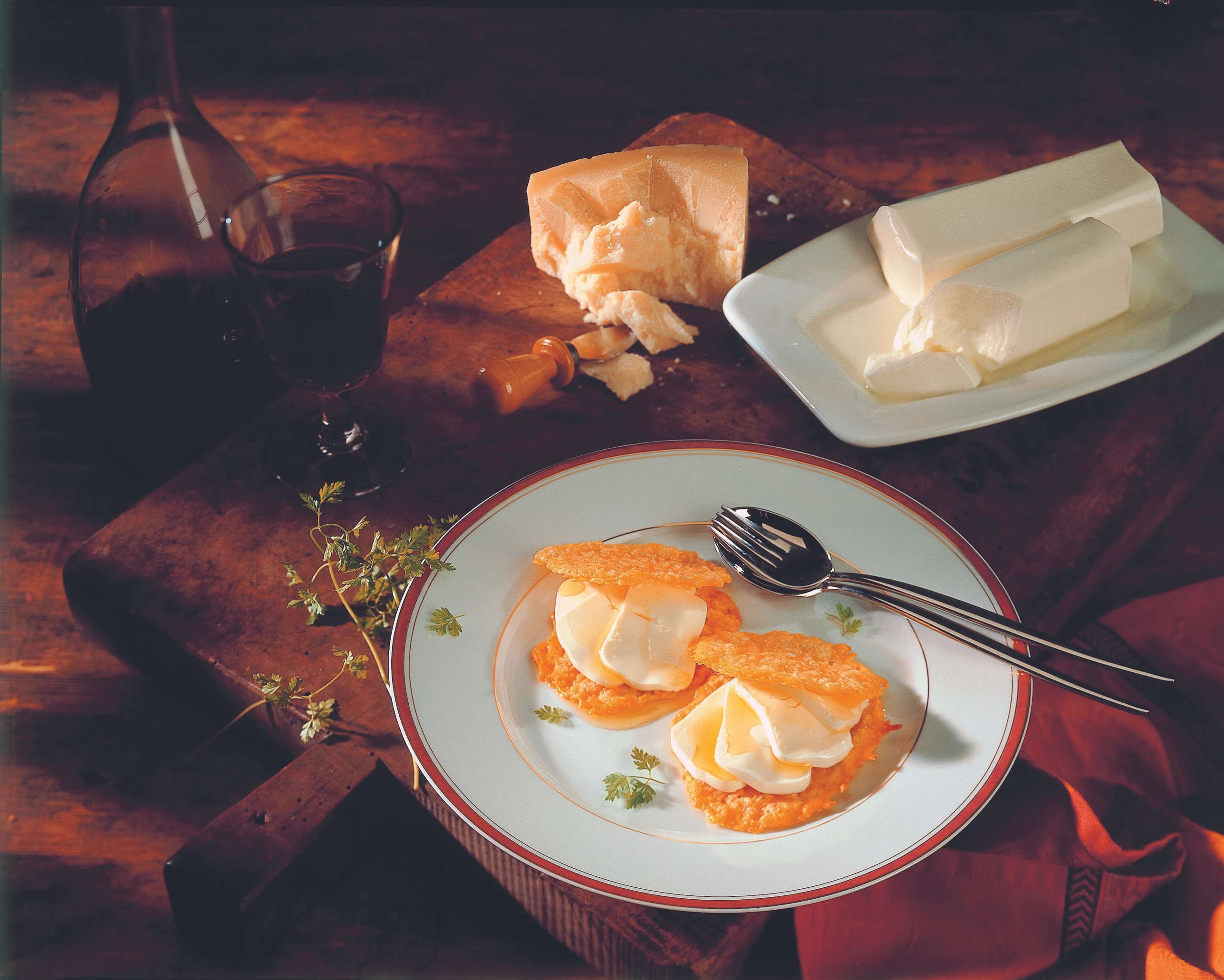 Parmesantaler mit Frischkäse und Trüffelöl