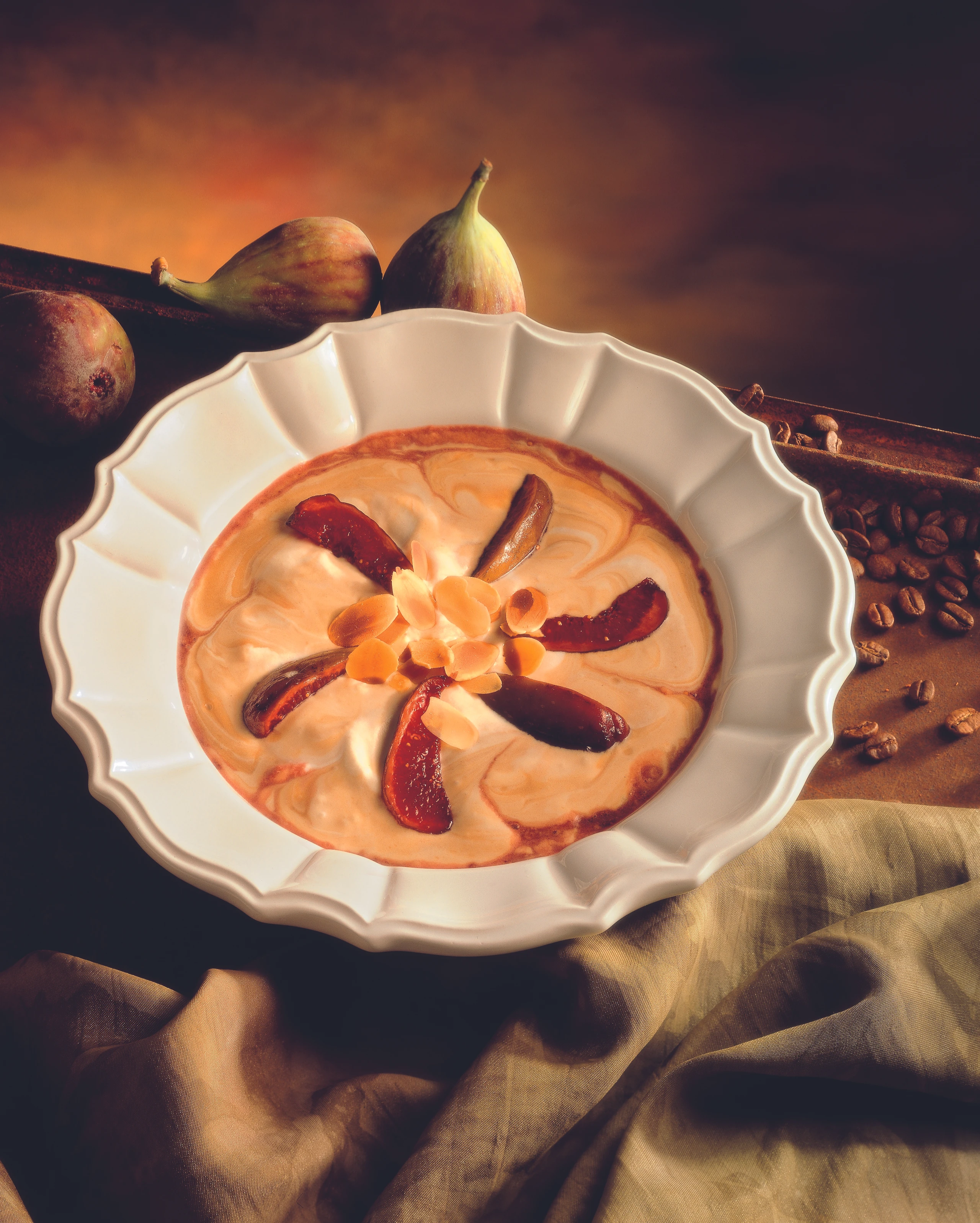 Rotweinfeigen mit Kaffeemousse