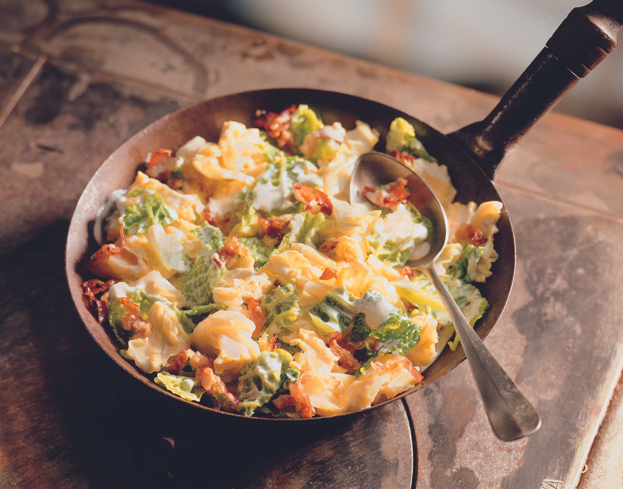 Eingemachtes Kohlgemüse mit Speck