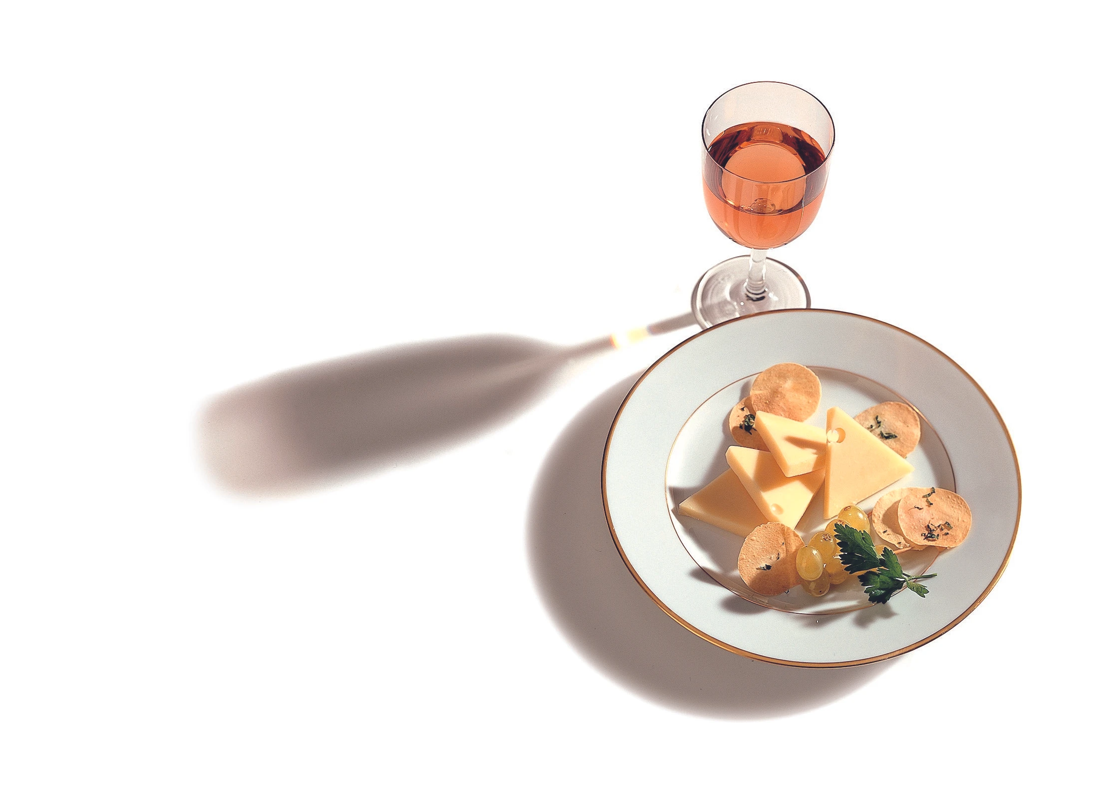 Käse mit Traubenspießchen