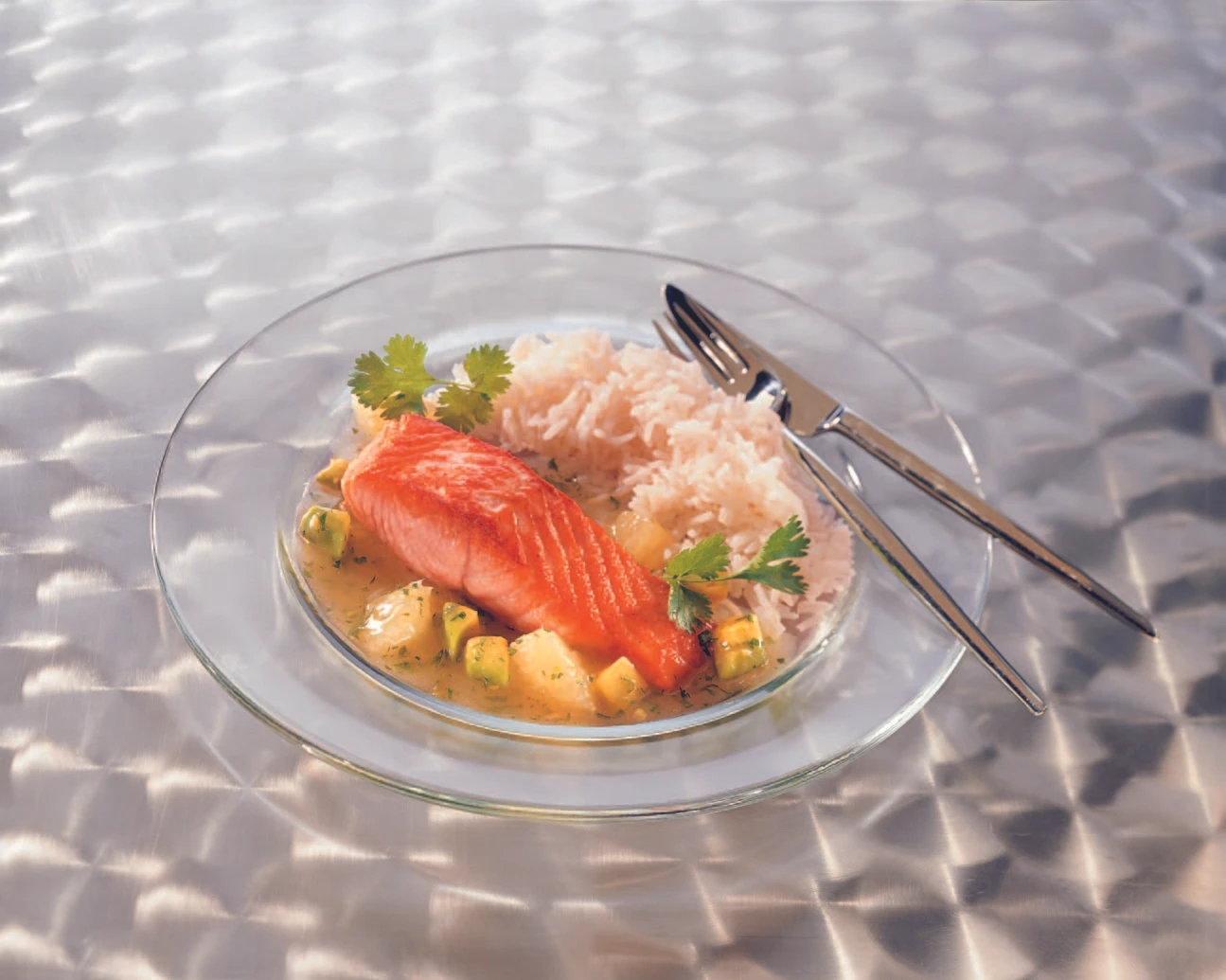 Lachsfilet mit Koriander und Avocado-Grapefruit-Sauce